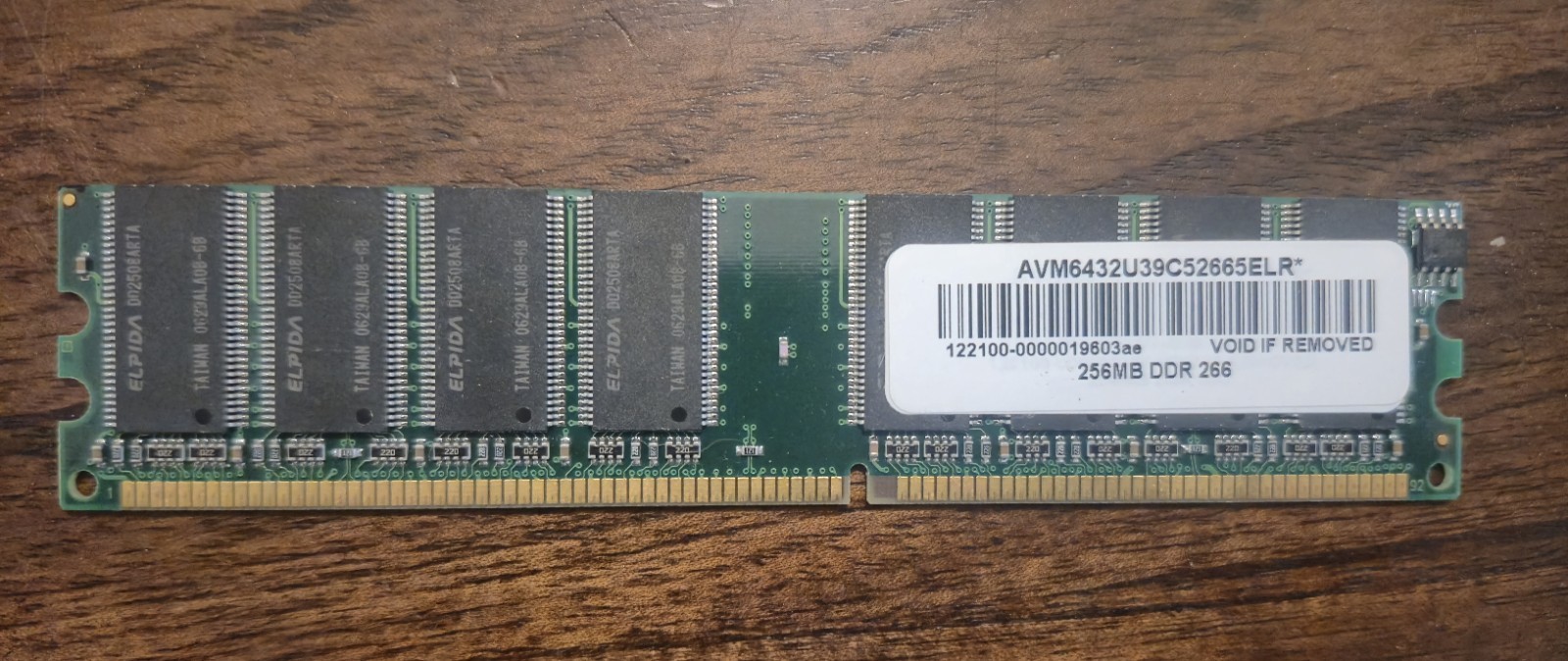 Elpida 1x256MB DDR-333 (PC-2700U) Desktop Memory