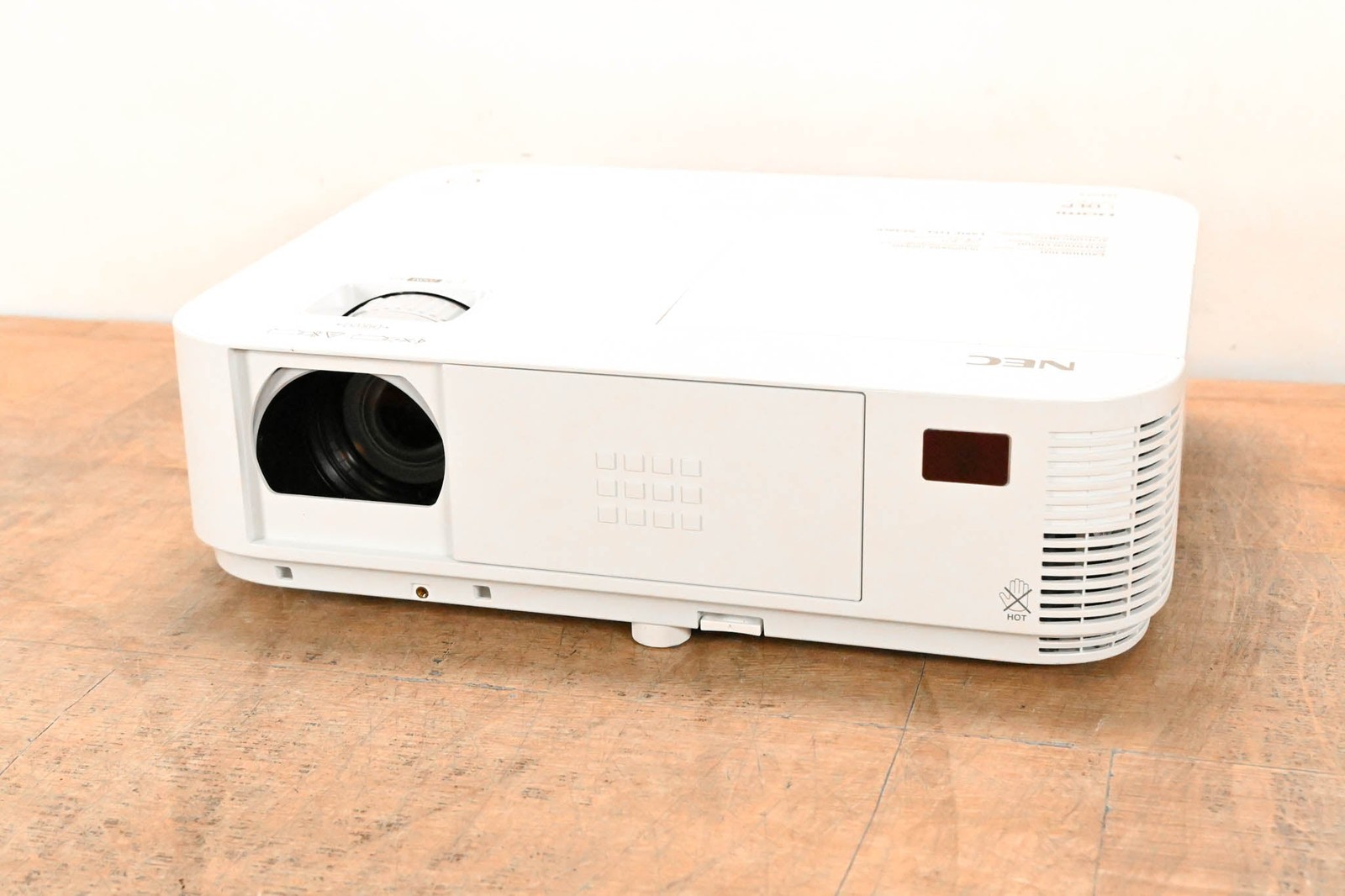 NEC NP-M402X 4,000-Lumen XGA Conference Room Projector CG01R61