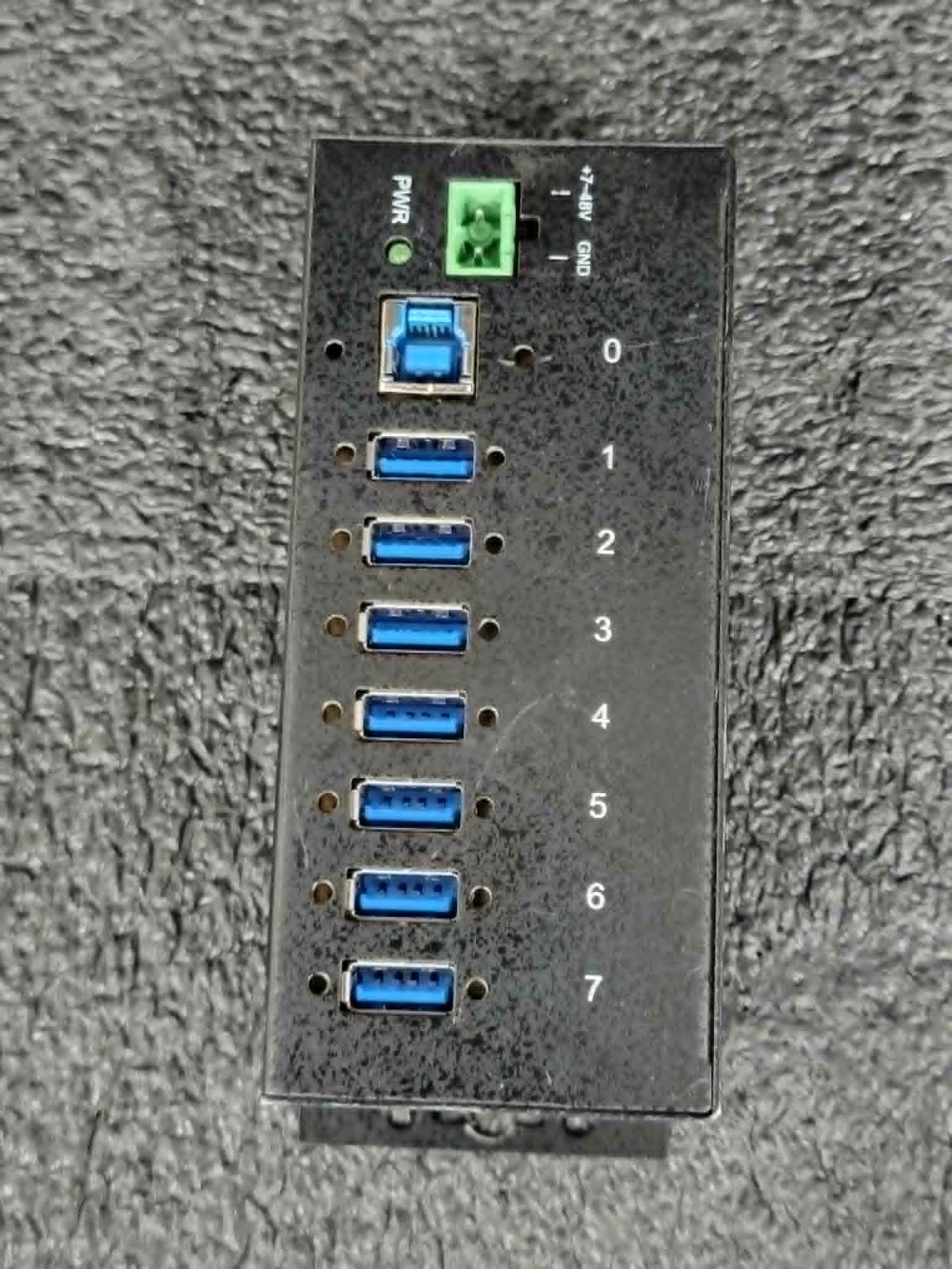 StarTech.com ST7300USBME 7-port industrial USB 3.0/USB 3.2 Gen 1 hub