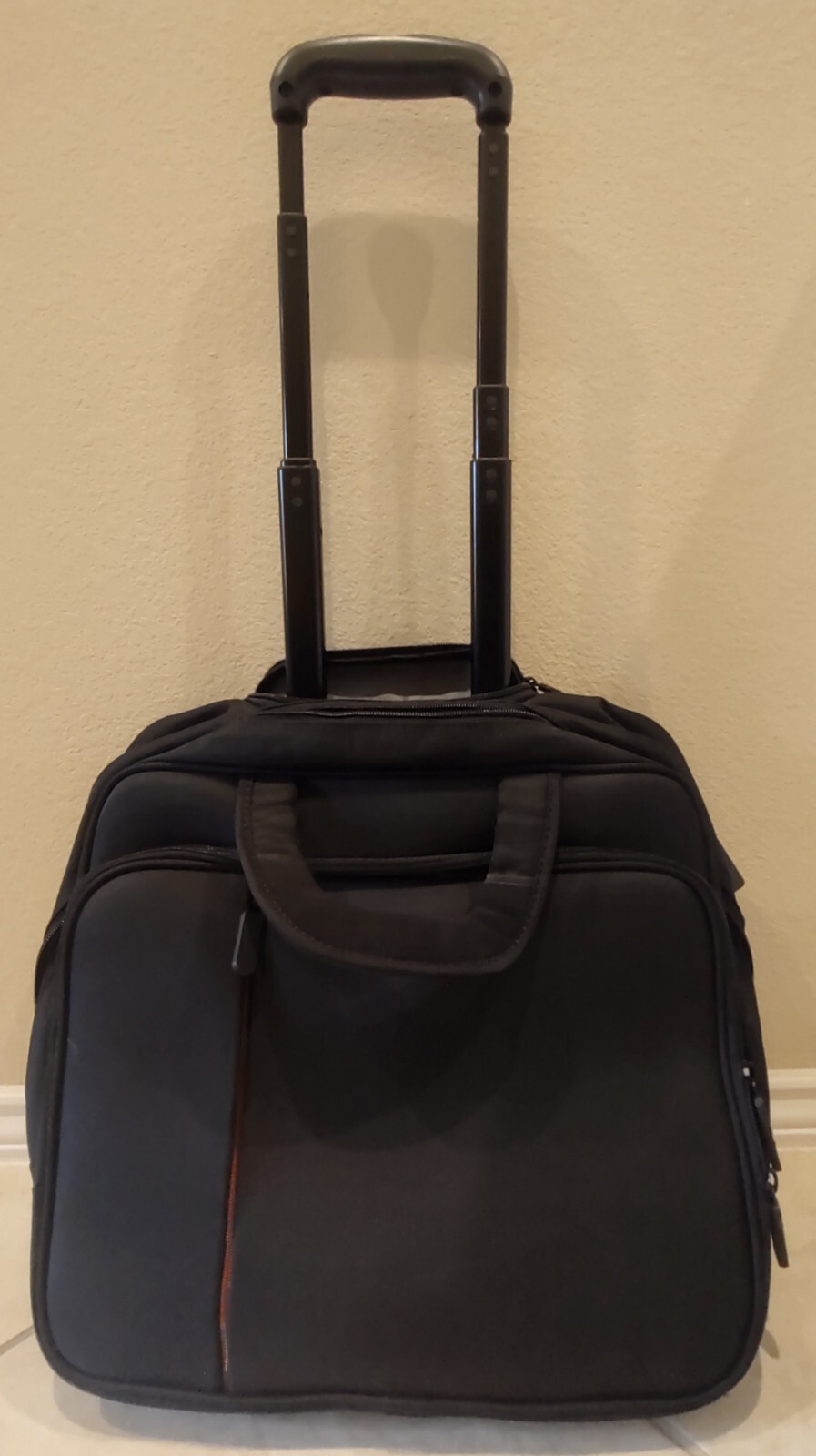 ECO STYLE Tech Exec Carrying Roller Case for 16.1" to 17" Notebook - Black New