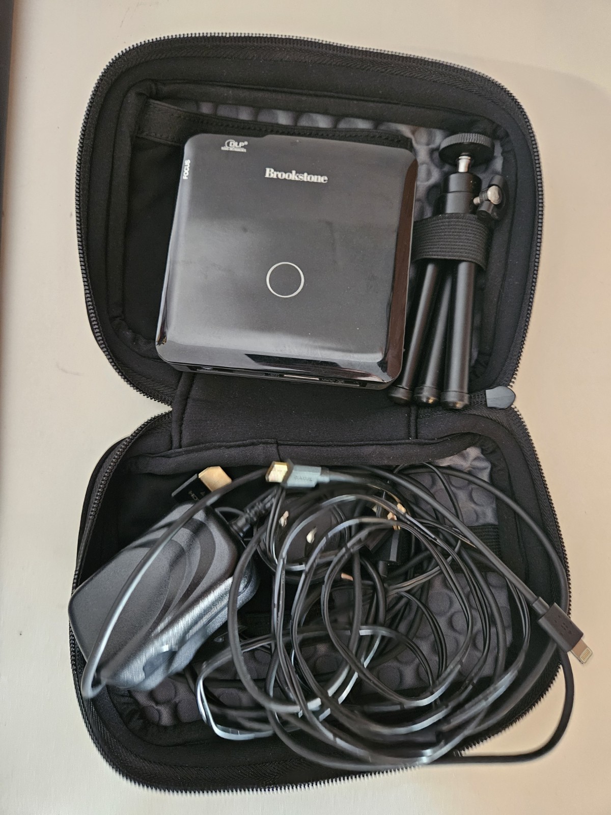 Brookstone Mobile Pocket Projector 890574 Tested Works with extras, Type-C