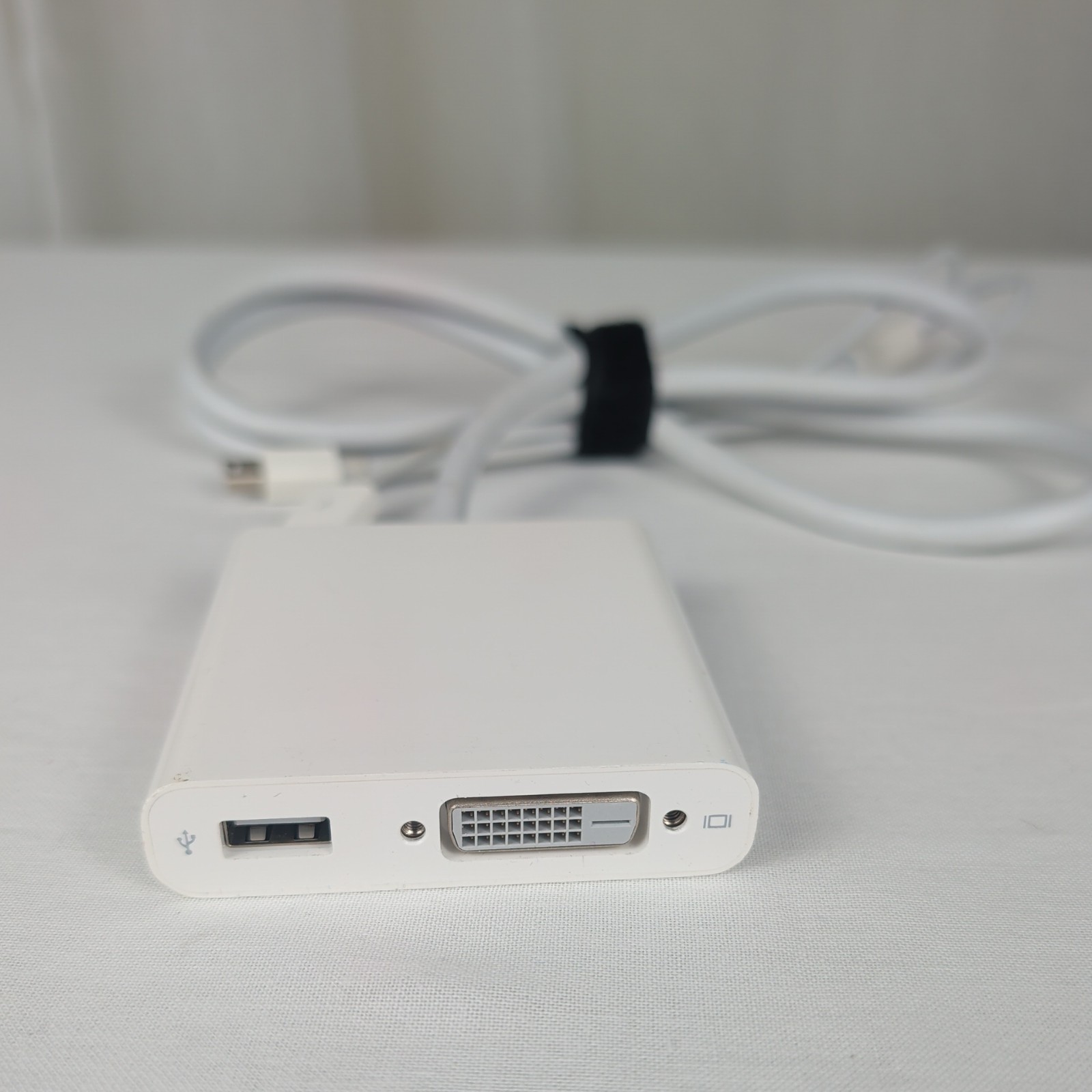 Apple A1306 Mini Display Port to Dual-link DVI Adapter - White