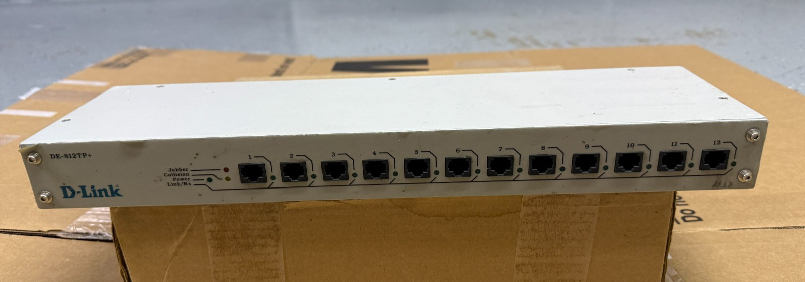 D-LINK DE-812TP+ 12-PORT  ETHERNET HUB