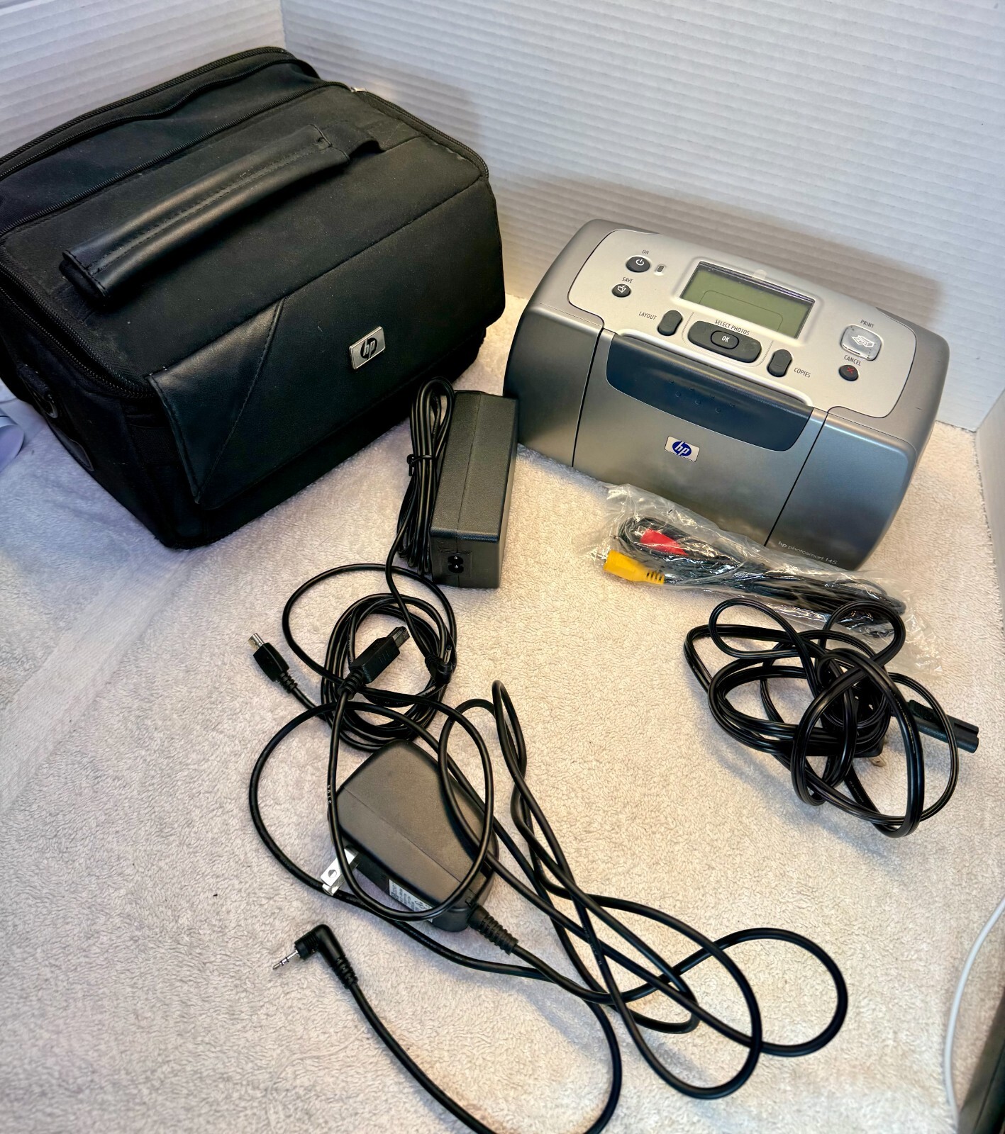 HP Photosmart 145 Compact Photo Printer Q3025A with Bag, Cables & Power Supply