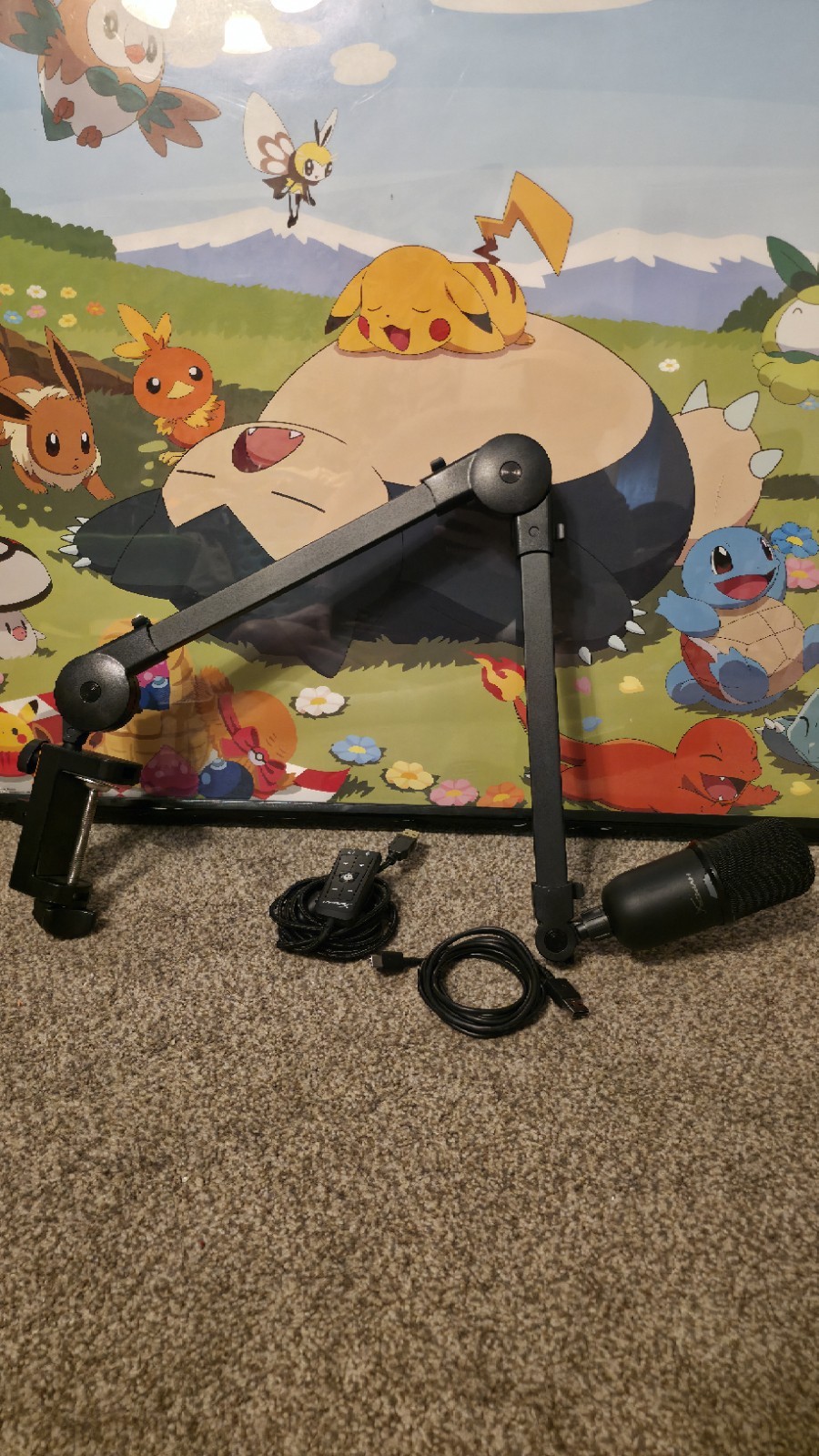 HyperX SoloCast USB Microphone Bundle with Low Profile Boom Arm & 7.1 Amp Card