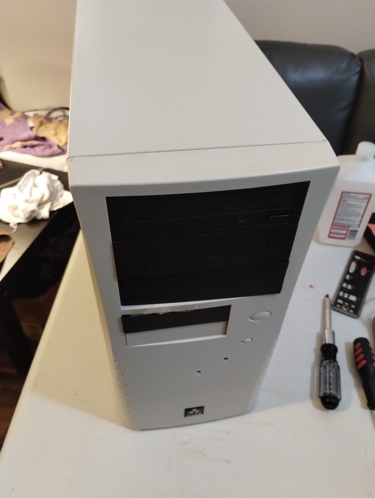 Rebuilt ATX mid tower computer case, new 600W power supply, 2 free drives Win 11