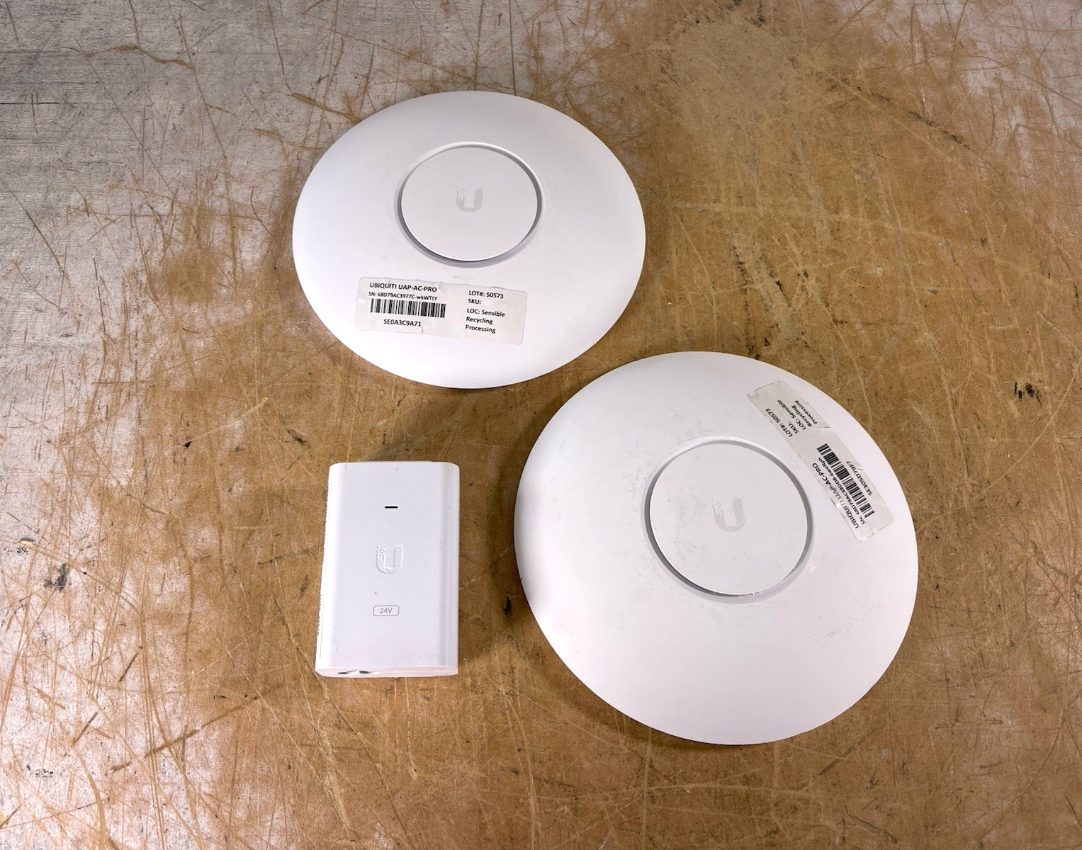 (LOT OF 2)UBIQUITI NETWORK UNIFI UAP-AC-PRO WIRELESS ACCESS POINT W/POE INJECTOR