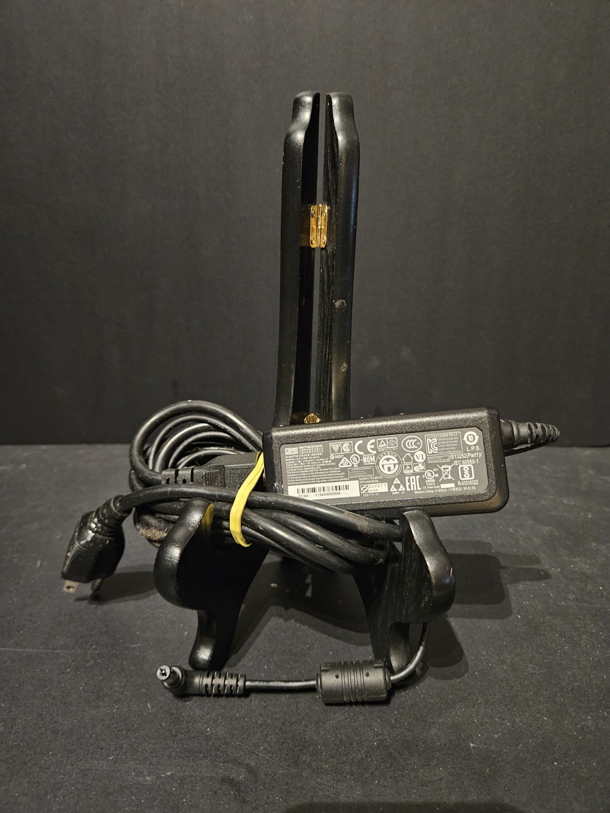 APD Asian Power Devices AC Adapter Model:DA-40A19 19V 2.1A FOR ASUS LAPTOP B1.1