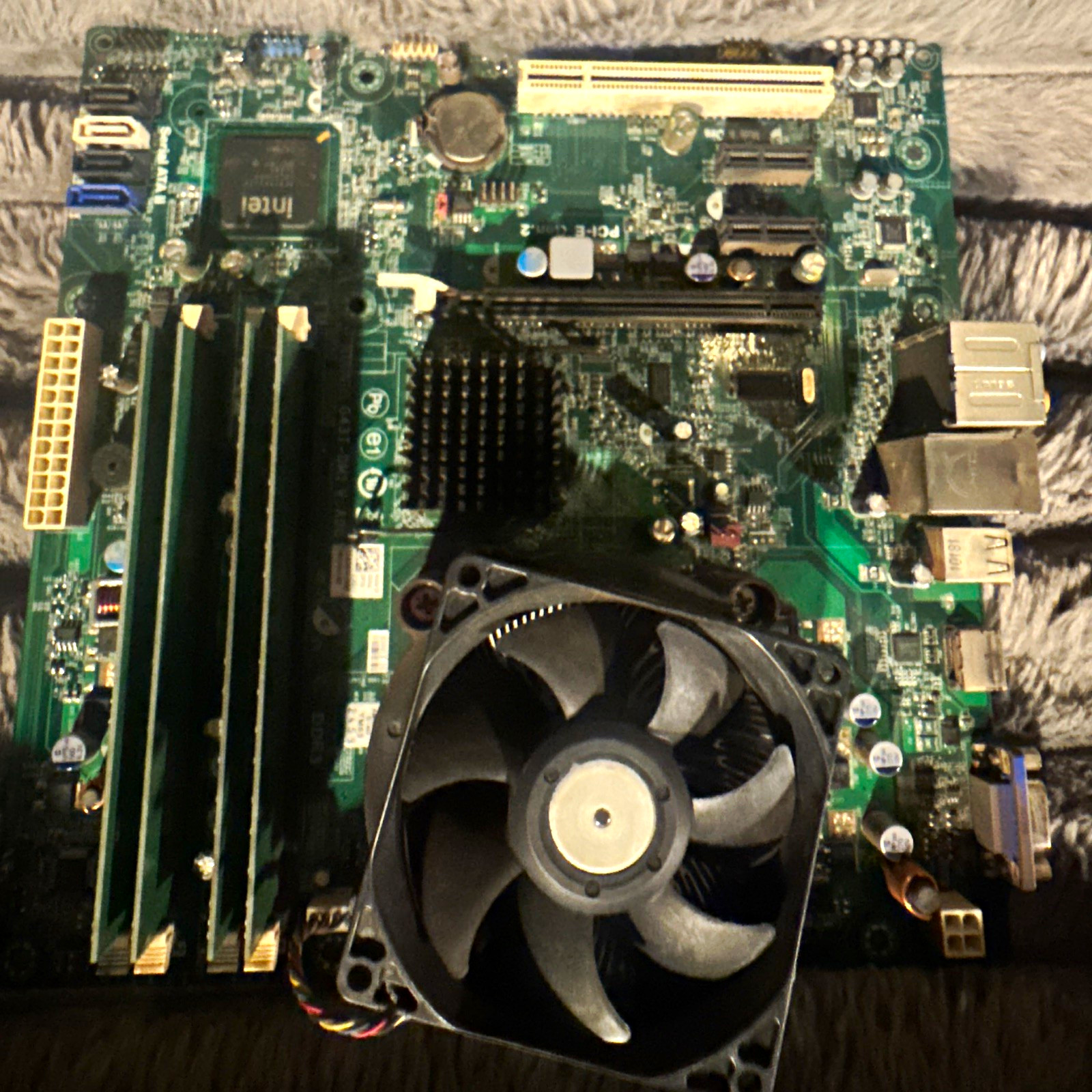 Intel G43T-DM1 A00 MicroATX LGA775 DDR3 Motherboard VGA HDMI w/ CPU Cooler