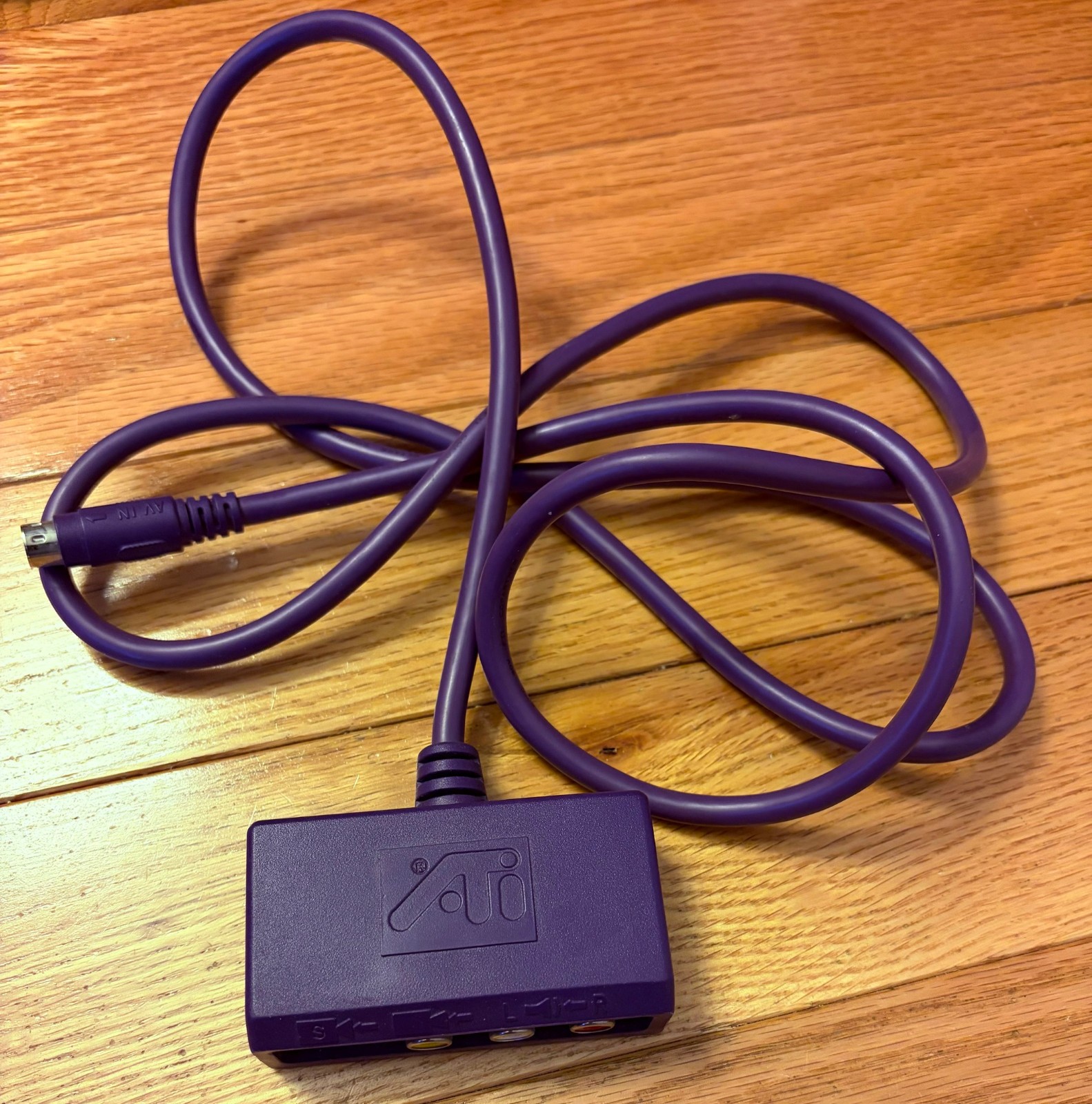 Genuine ATI 8-Pin Mini Pin TO 4 PIN S-Video 3 RCA Component Adapter Purple
