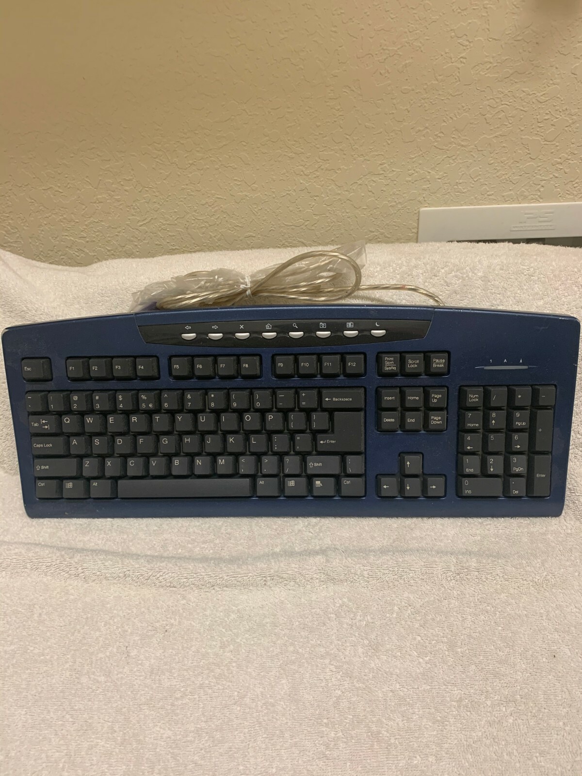 BTC Model 2001 PS/2 Vintage Keyboard