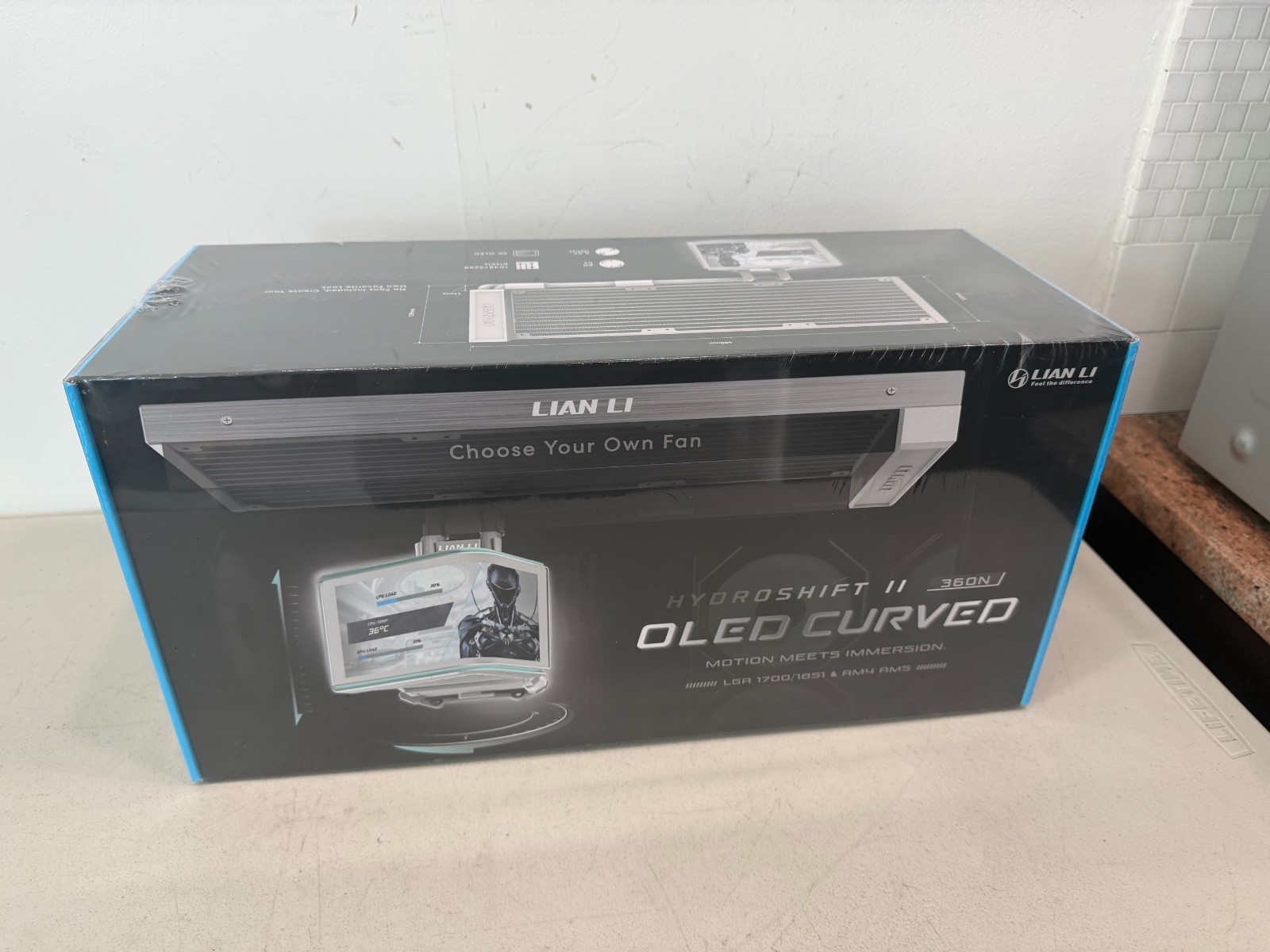 Lian Li Hydroshift II OLED Curved 360 Liquid CPU Cooler White HS2OLDC36NW