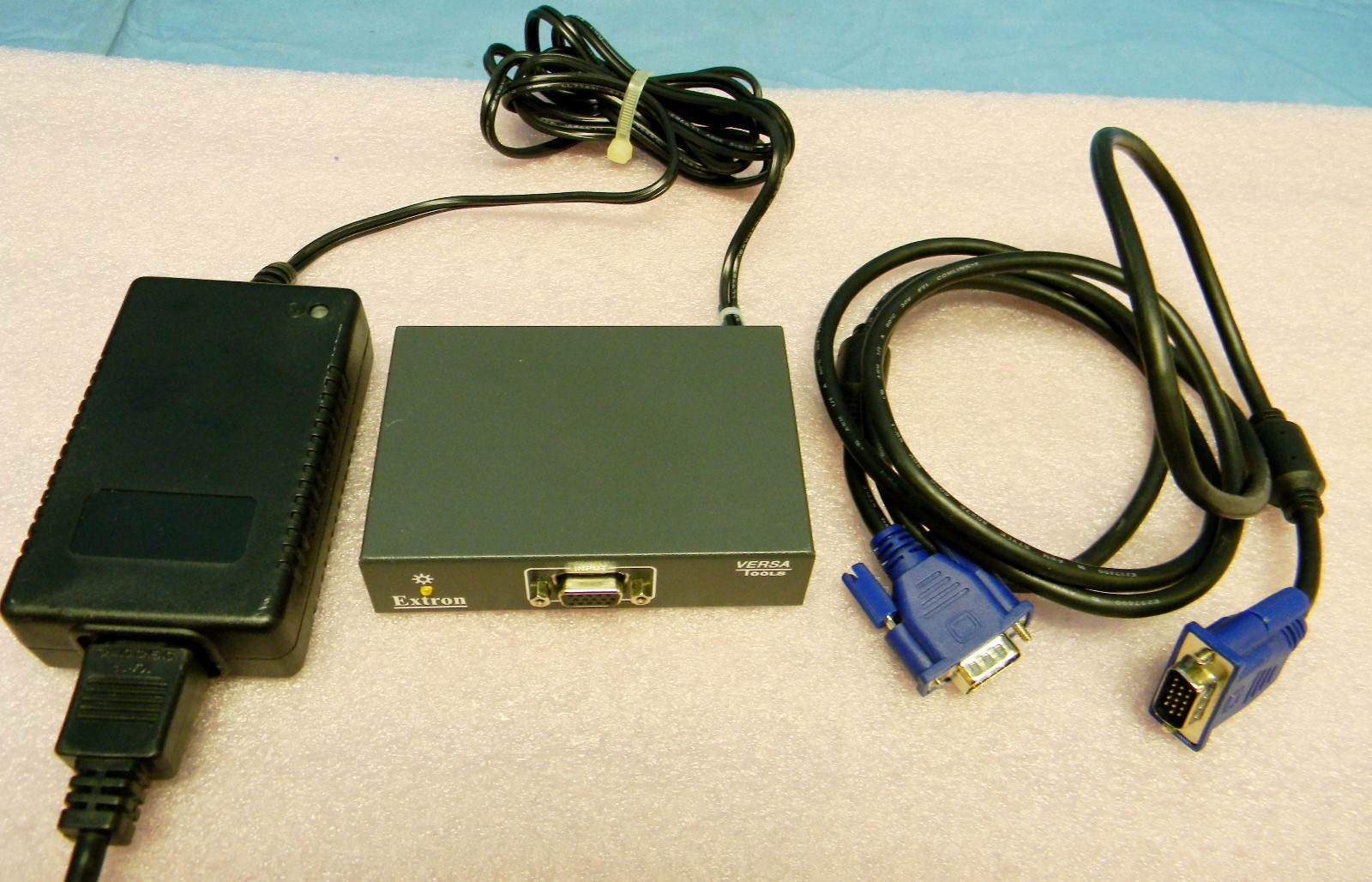 Extron P/2 DA2xi 1x2 VGA QXGA Distribution Amplifier w/ Power Supply & VGA Cable