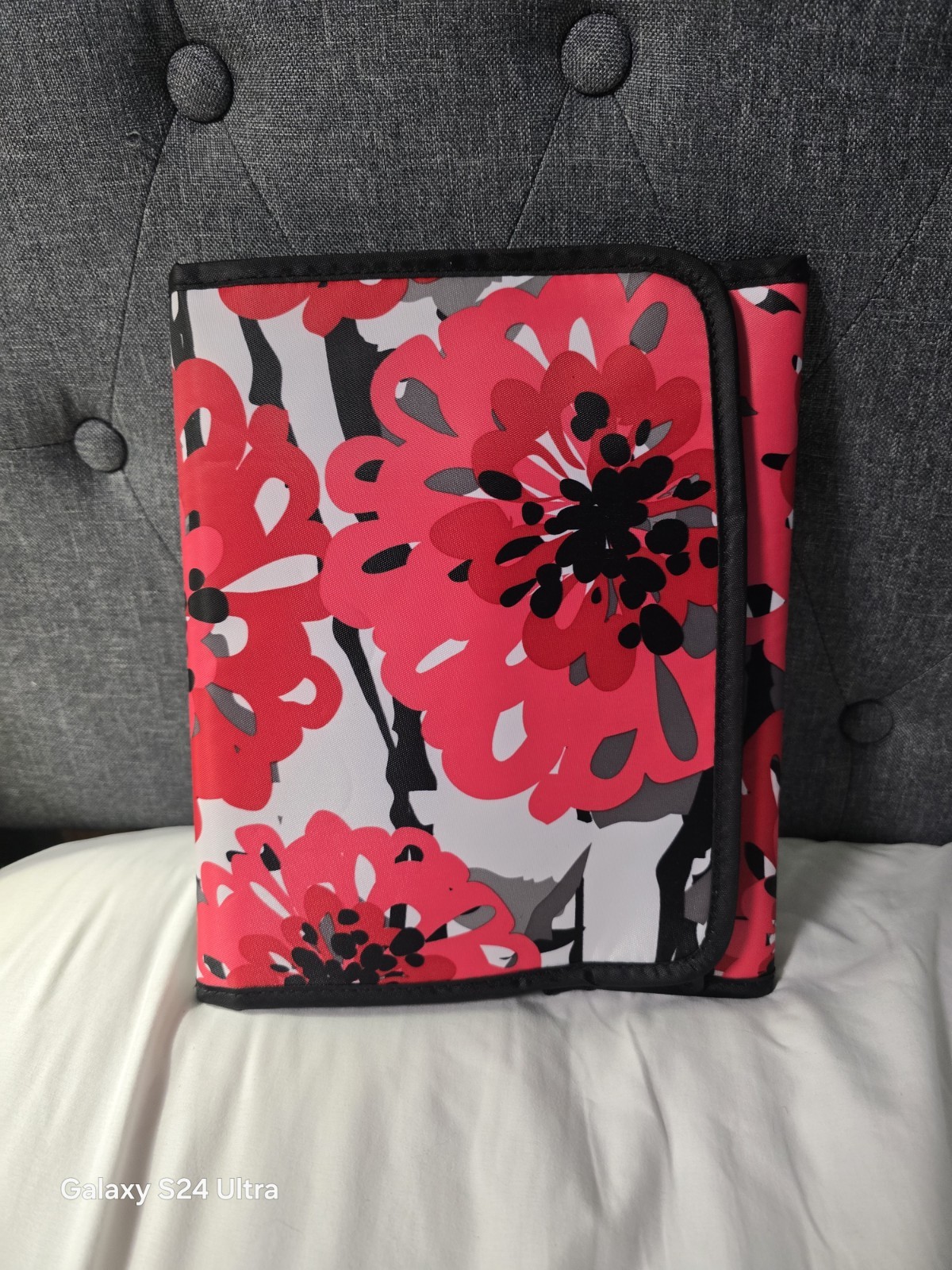 Thirty-One 31 Tri-Fold Organizer Tablet Case Red Bold Bloom Pockets Zip 8"x10"