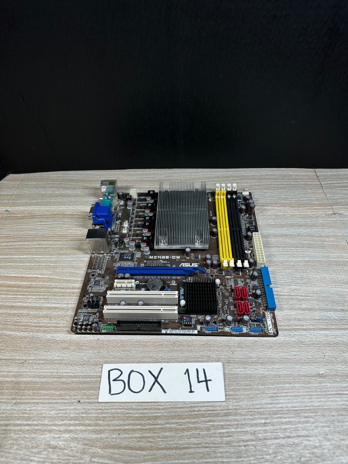 ASUS M2N68-CM motherboard RARE ANTIQUE RETRO COMPUTER