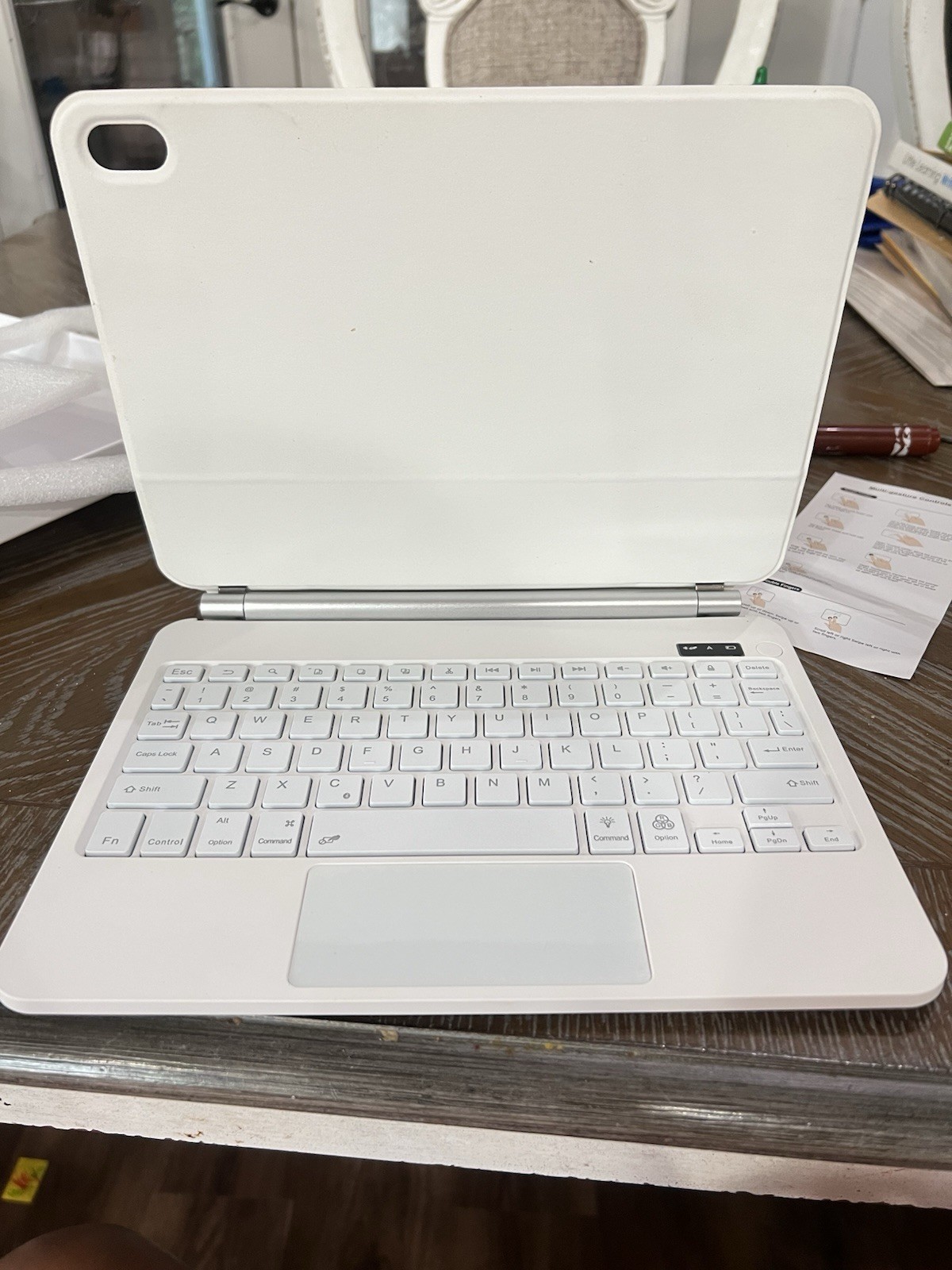Magic Folio Keyboard for iPad 1110 Generation apple iPad 1110 WHITE G2U