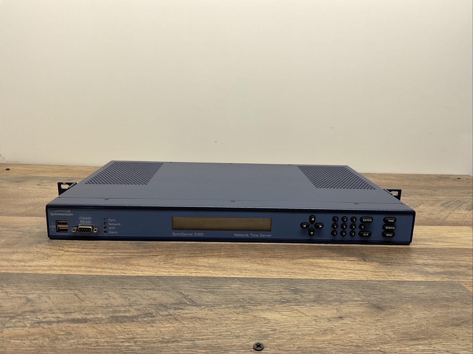 1520R-S300 Symmetricom SyncServer S300 NTP Stratum GPS Network  Receiver.   B-18