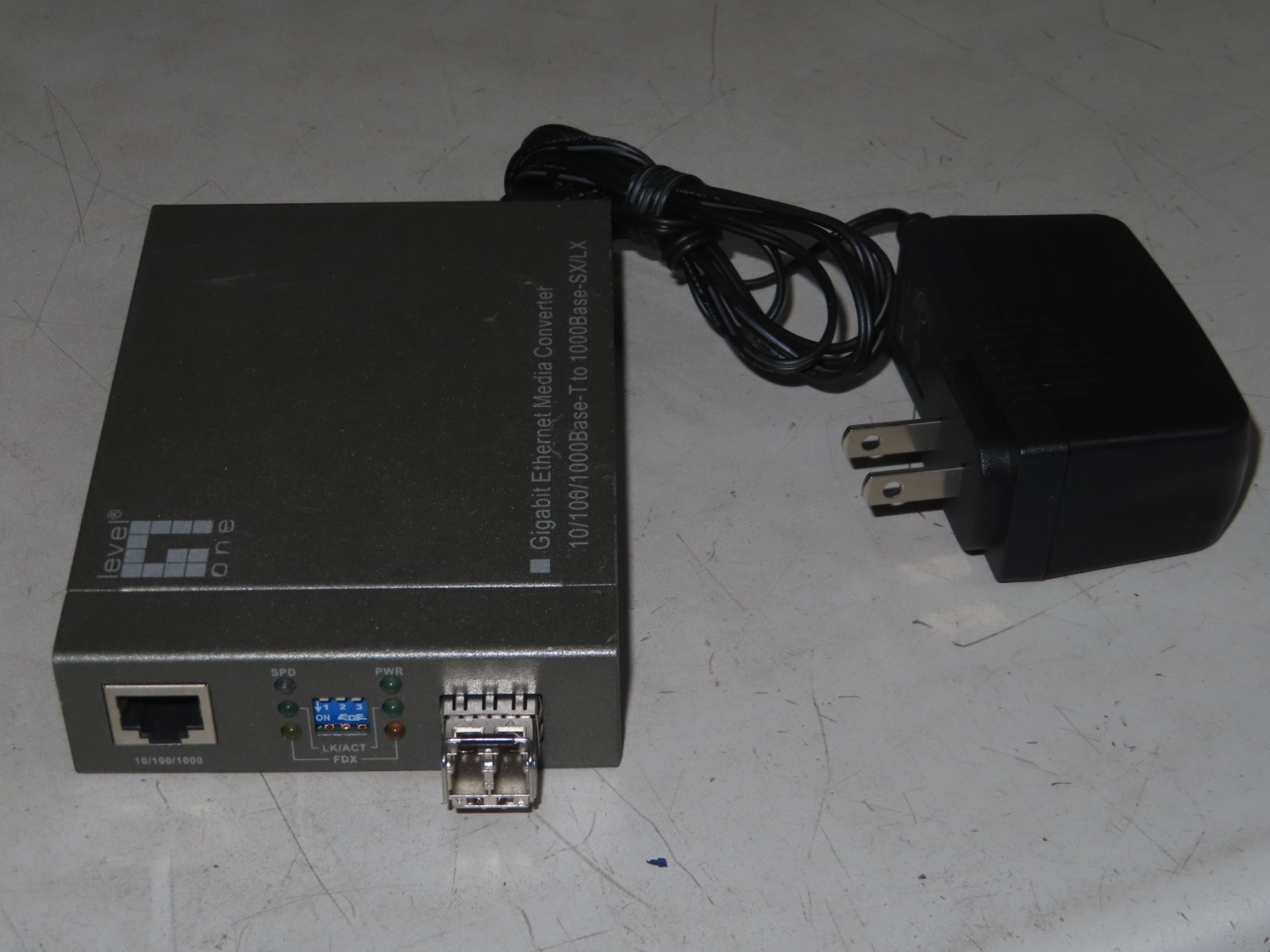 Level One Converter 10/100/1000BaseT to SFP Model GVT-4000 531404 10GCASE-SR-SFP