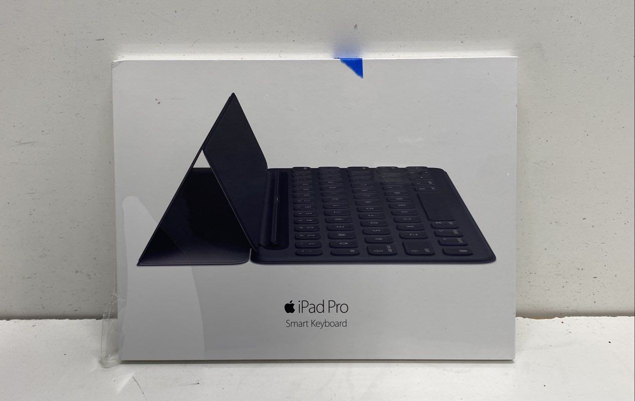 Apple iPad Pro 9.7-inch Smart Keyboard MM2L2AM/A A1772 Sealed