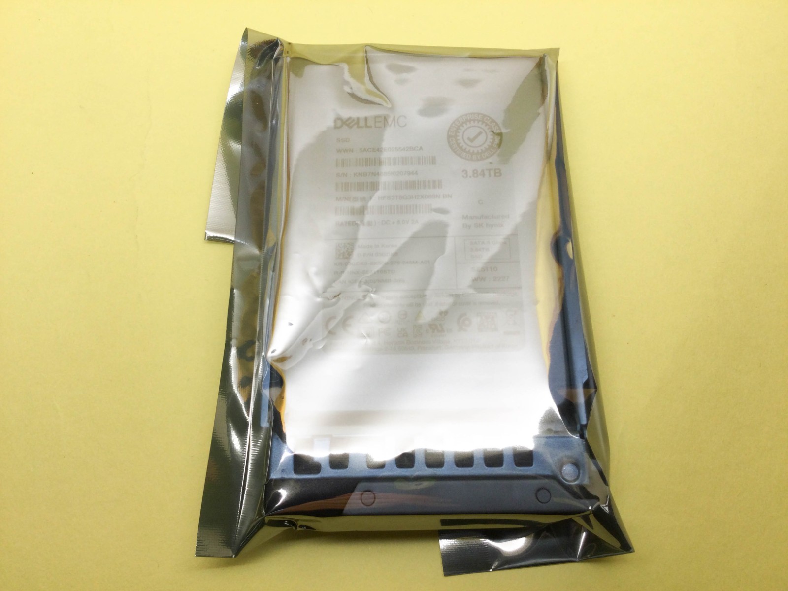 3GDK0 DELL 3.84TB SATA 6Gb/s Read Intensive 2.5'' SSD HFS3T8G3H2X069N health 98%