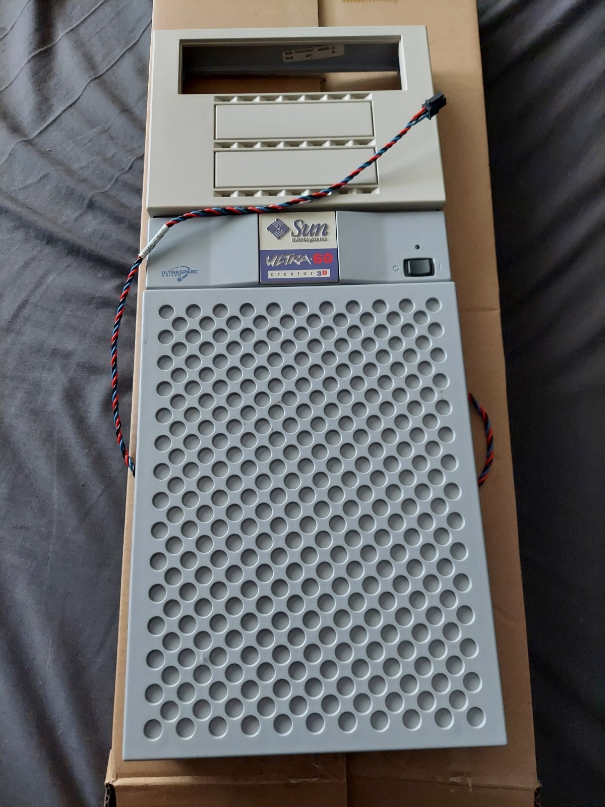 Nice Sun Microsystems Ultra 60 Creator 3D Front Faceplate Bezel Cover + cable