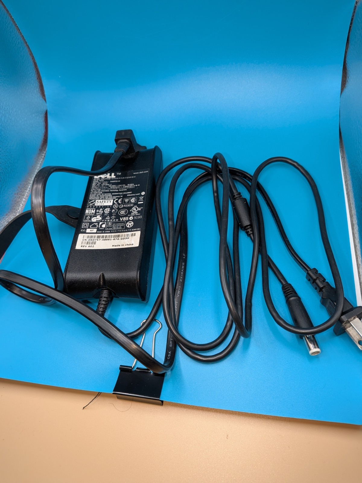 Original Dell DA90PS0-00 XD757 AC Adapter Power Supply