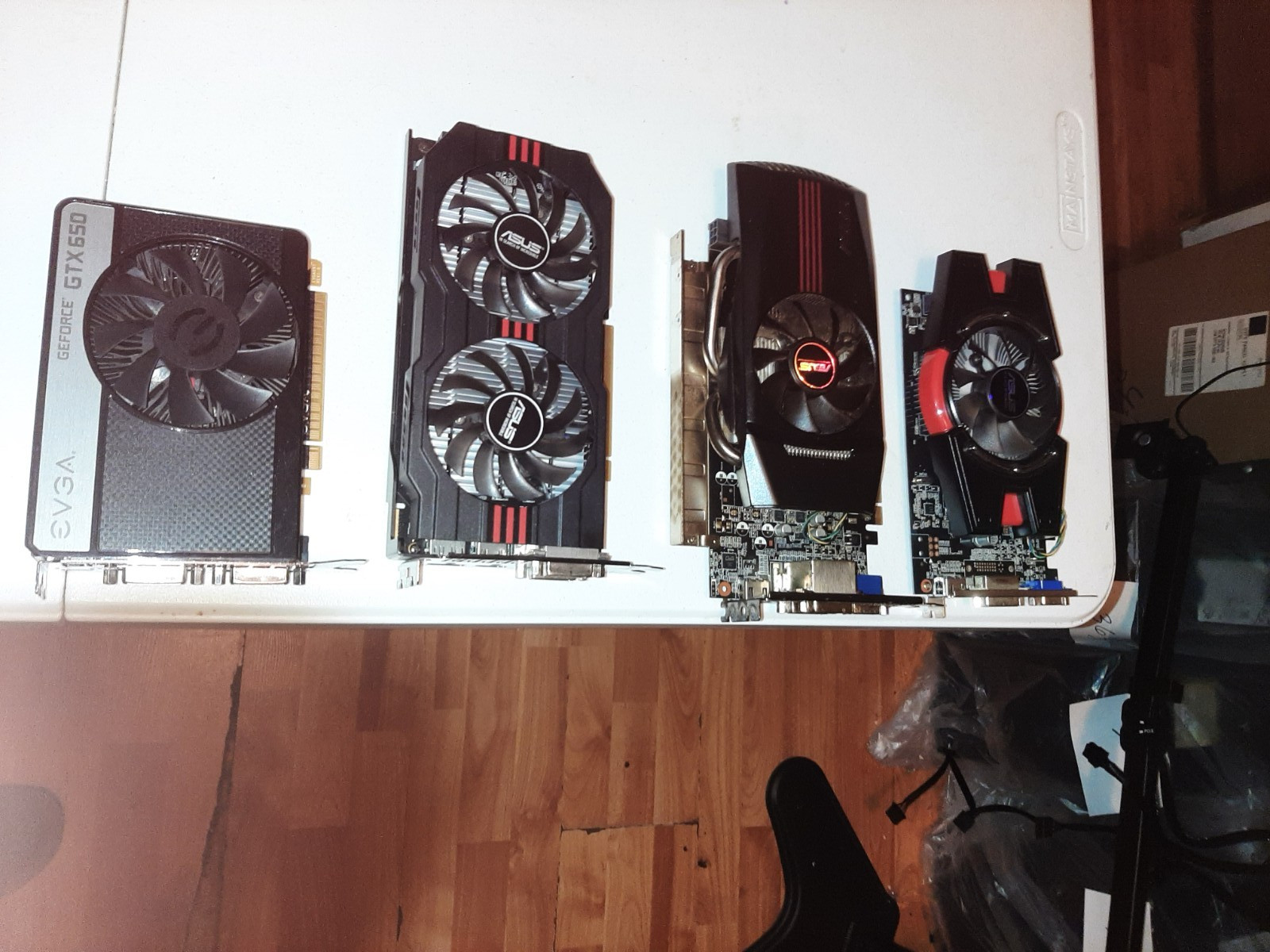 LOT OF 4 GRAPHICS CARDS ASUS EVGA 3 X GTX 650 & 1 X HD 7700