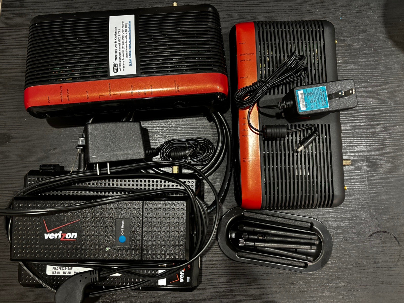 Verizon FIOS Alcatel-Lucent ONT I-211M-L Ethernet Modem + Routers