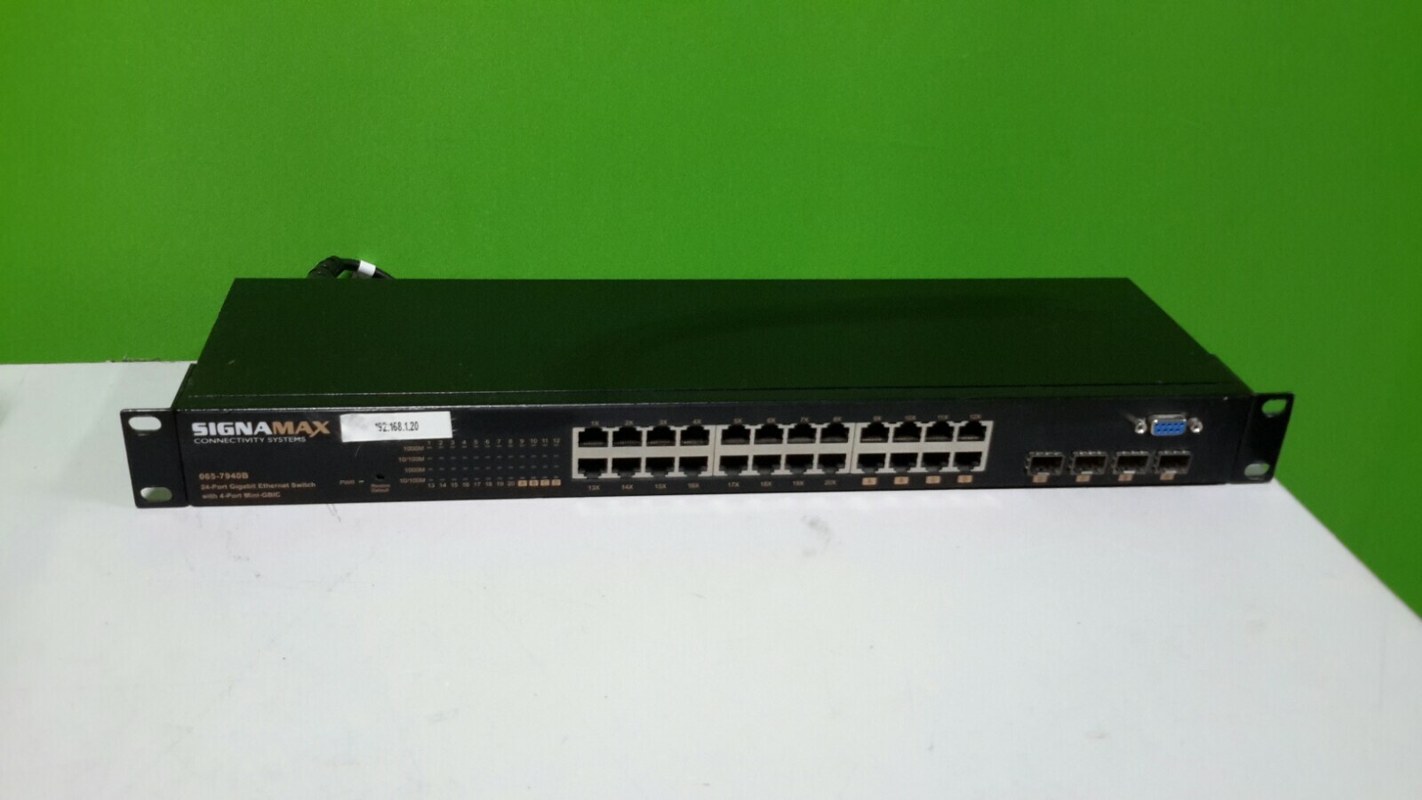 SIGNAMAX Connectivity Syst 065-7940B 24-Port Gigabit Ethrnet Switch /w mini-GBIC
