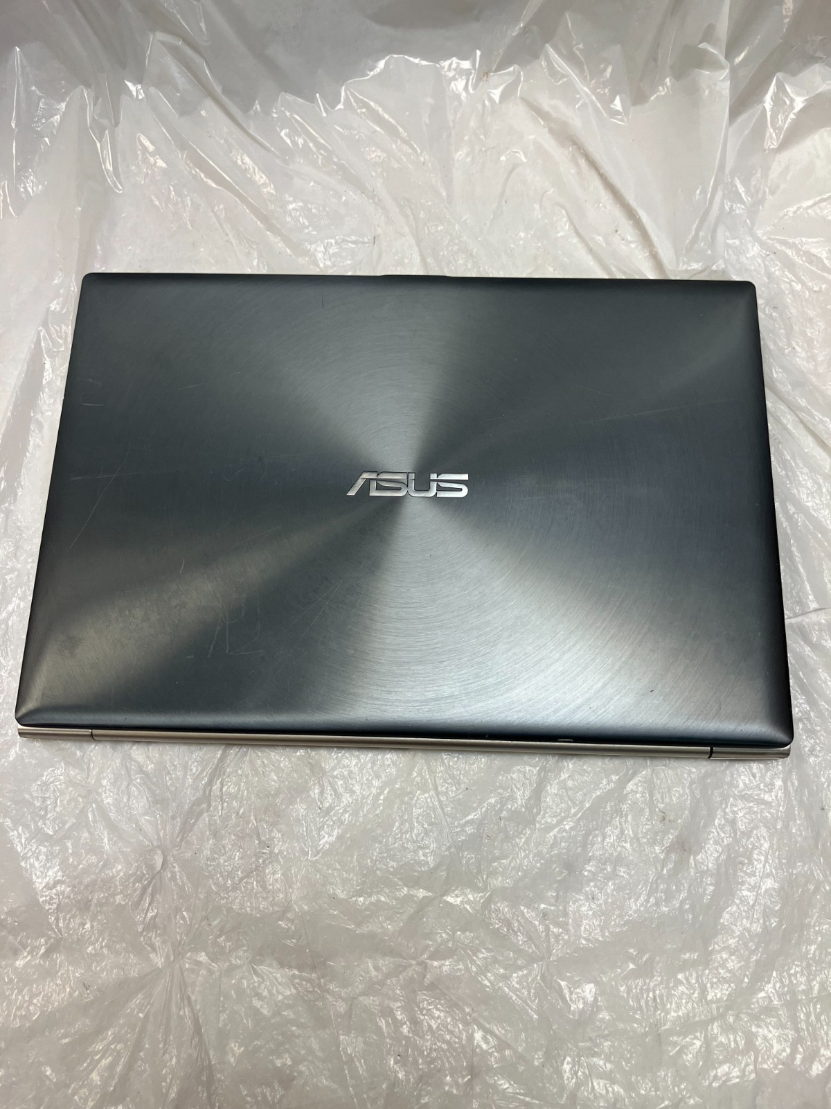 ASUS Zenbook UX32A 13.3" Intel Core i3 Processor 4GB MEM, NO HD,  FOR PARTS