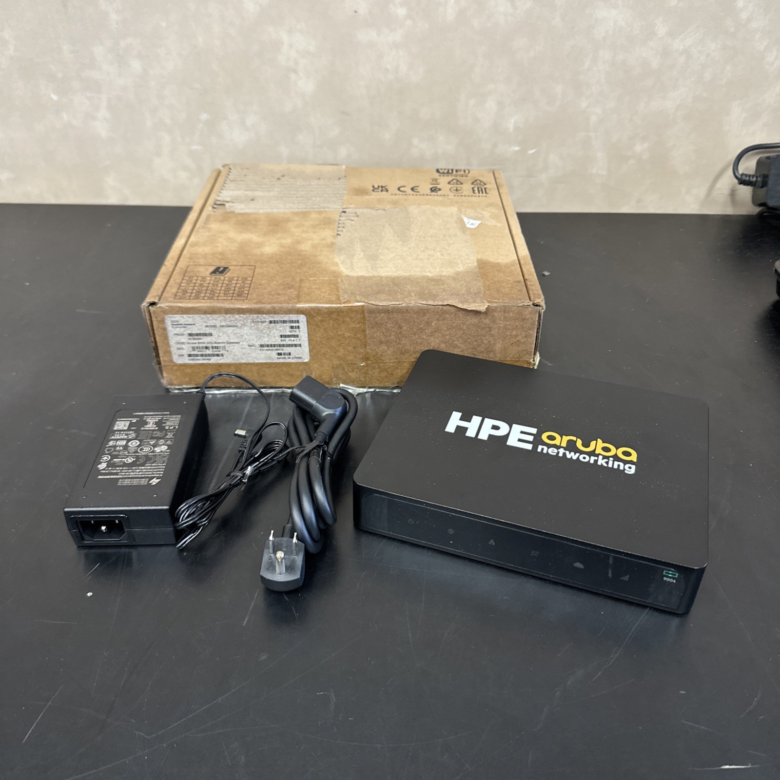 ARUBA R1B20A 9004 (US) 4-PORT GBE RJ45 GATEWAY ARCN9004 