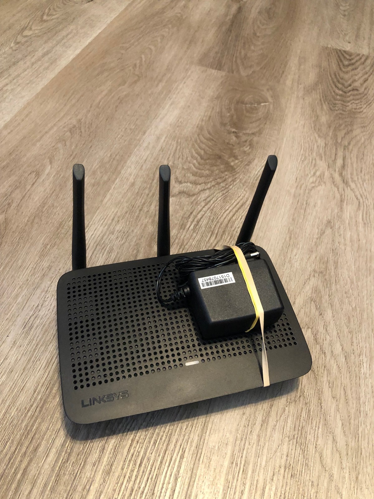 Linksys EA7500V3 Dual-Band Wi-Fi Router R75 Max-Stream AC1900