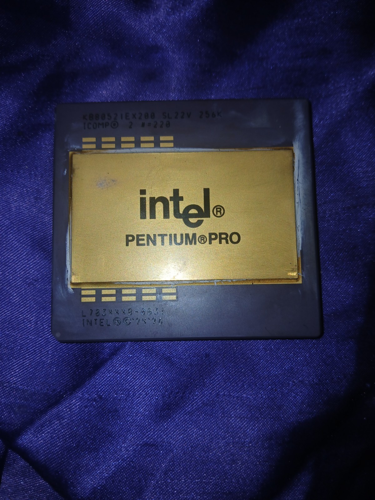 VINTAGE Intel Pentium Pro SL22T/SL22V 200MHz 256 Cache Socket 8 GOLD Top & Pin