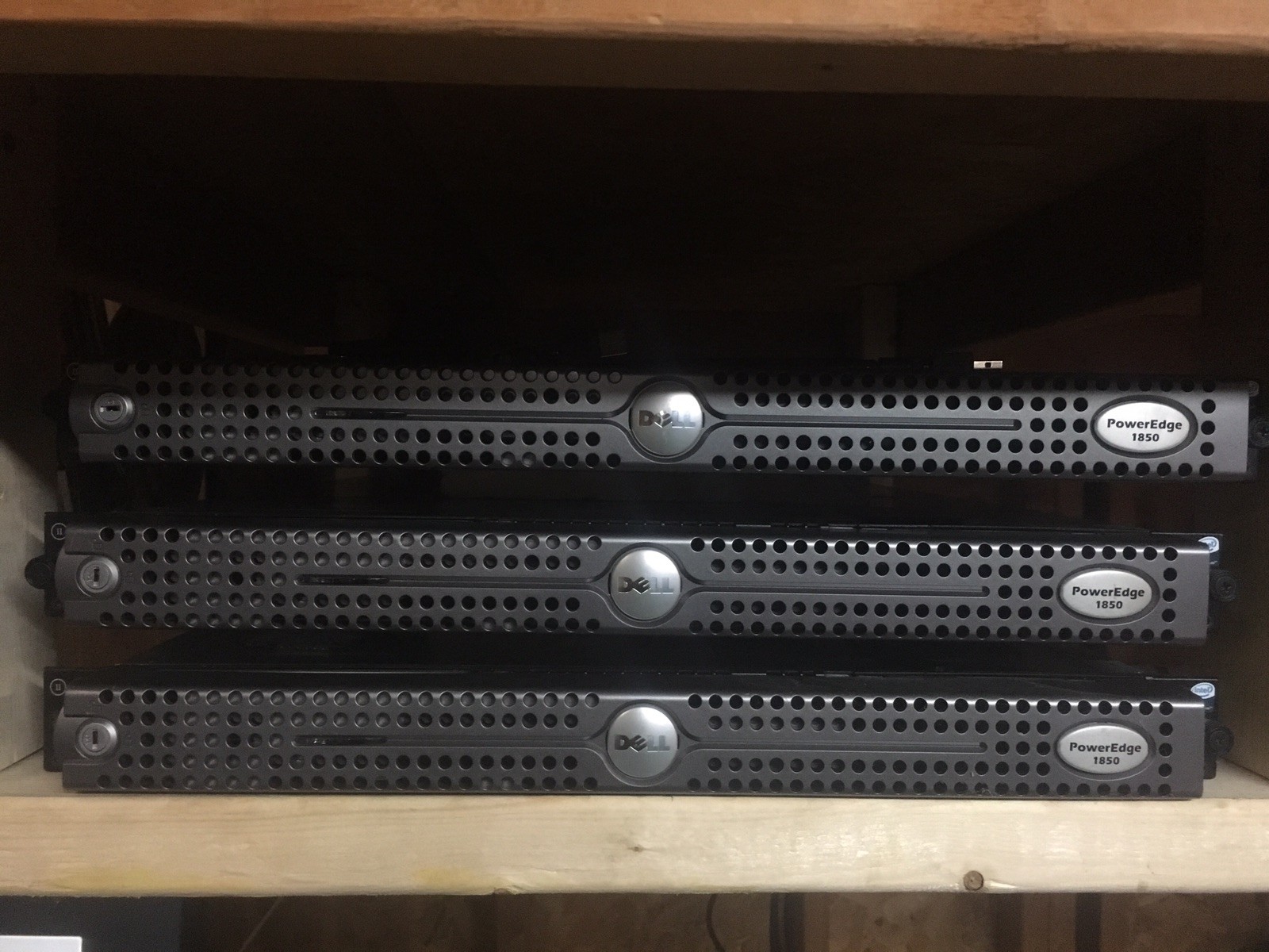 Dell PowerEdge 1850 Server With Hard Drive