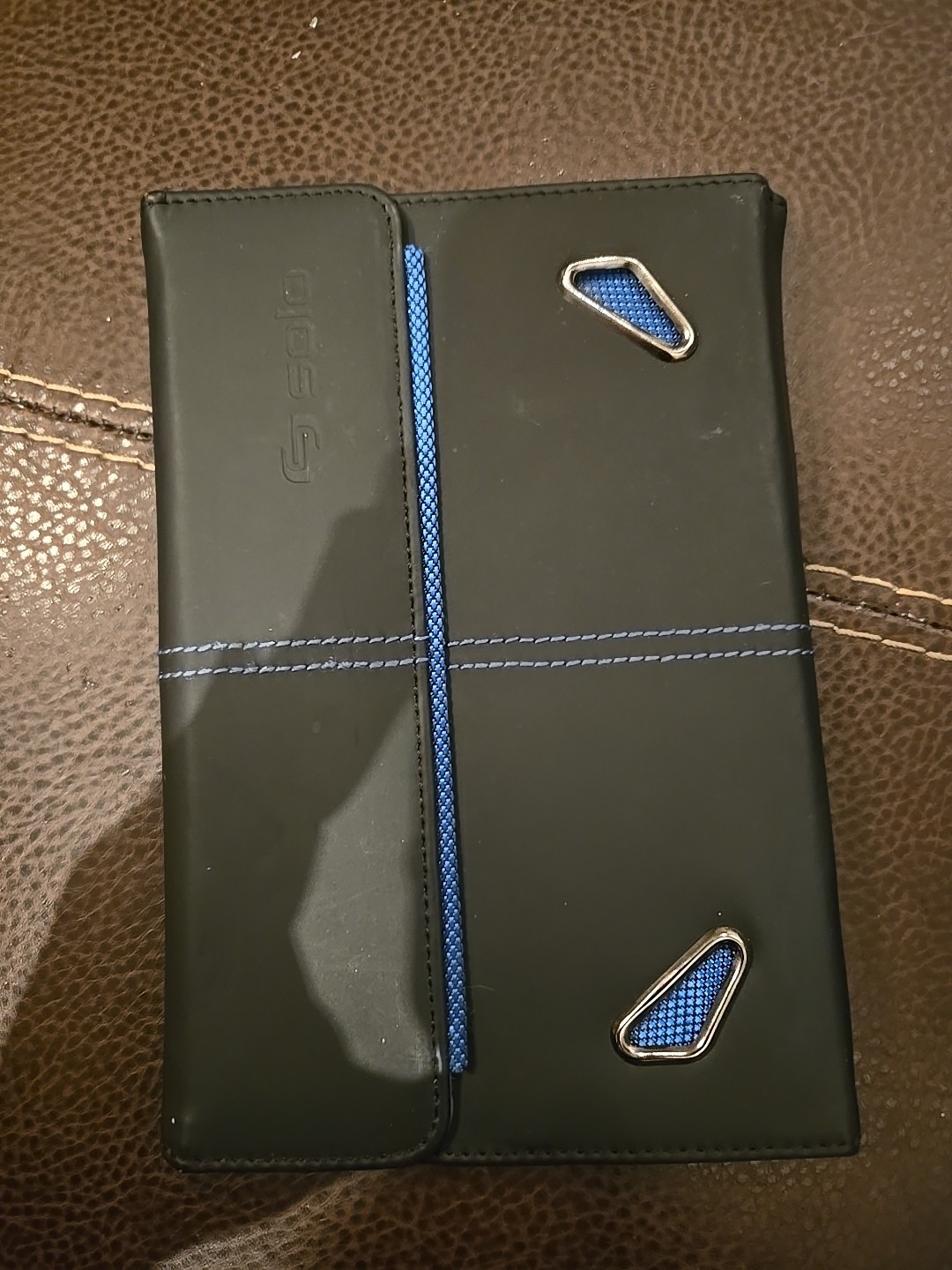 Solo Company Tablet Case - Fits Stand 5 Inch to 8 Inches Black & Blue B32