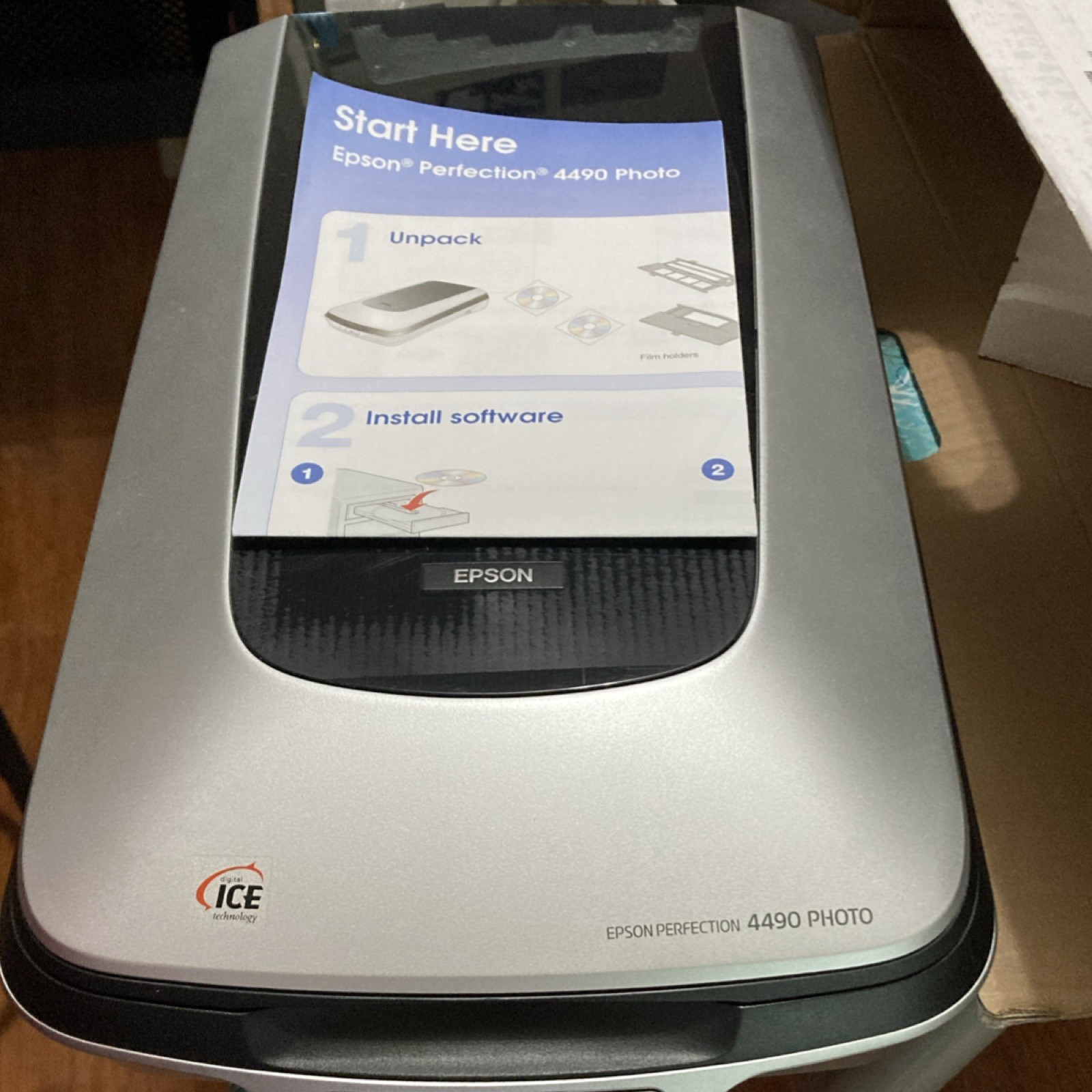 Epson Perfection 4490 Photo Flatbed Scanner Model J192A