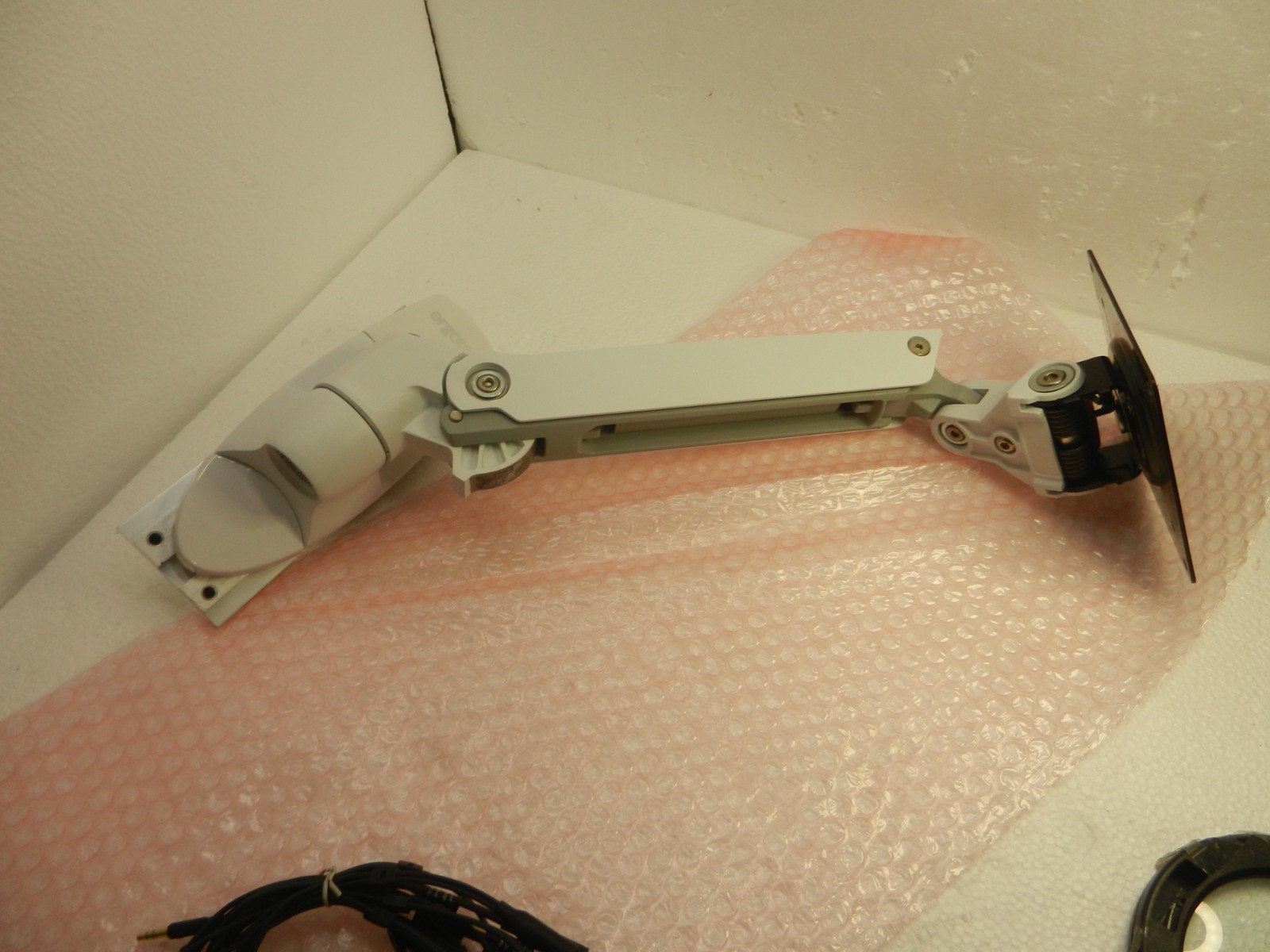 Ergotron LX HD Sit-Stand LCD Monitor Arm WITH WALL MOUNT 45-551-216