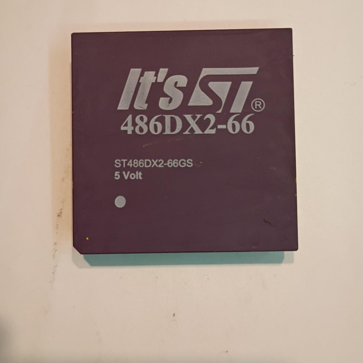 It's ST ST486DX2-66GS 486DX2-66 Rare Vintage Collectors CPU