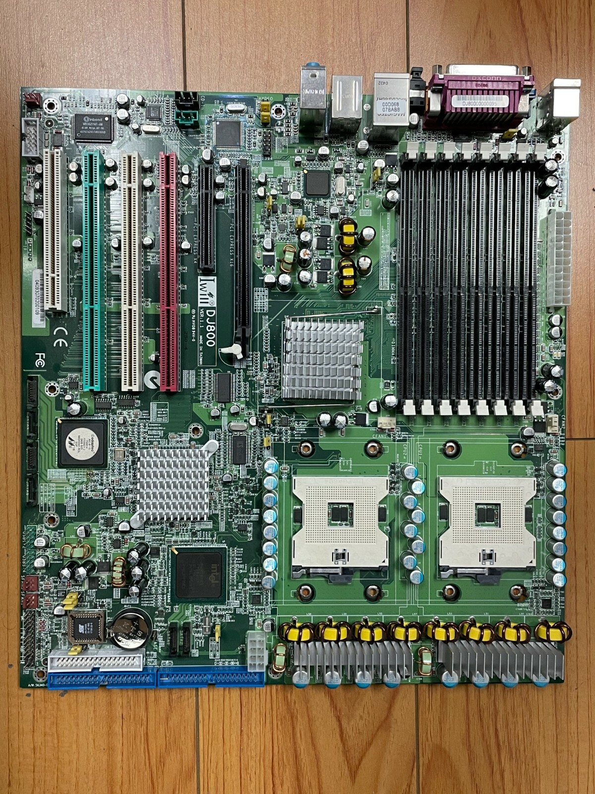 Iwill DJ800 Extended ATX Server Motherboard Dual 603/604 Intel E7525 DDR2 400