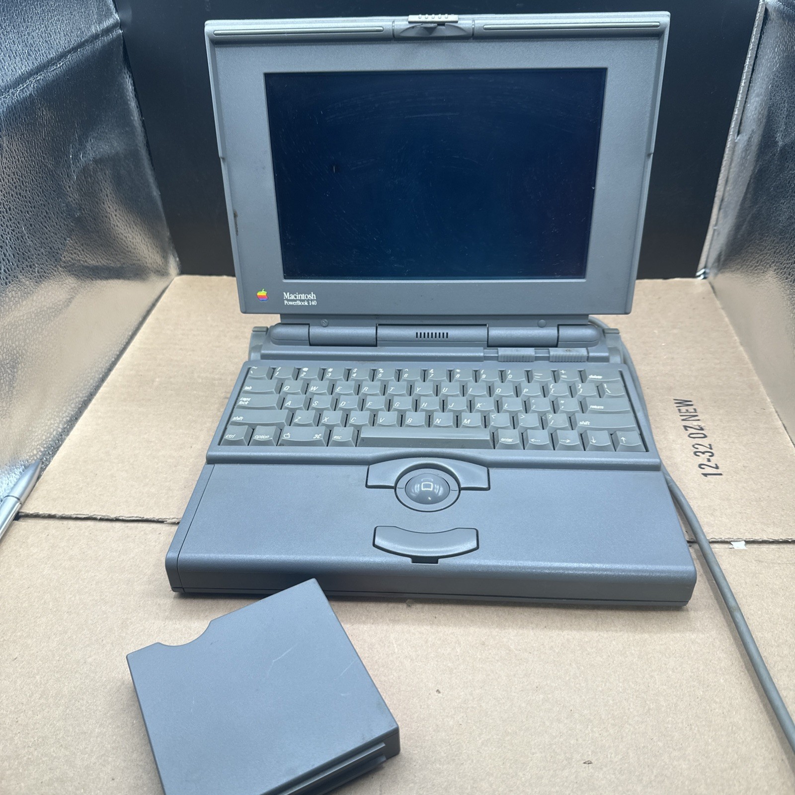 Apple Macintosh PowerBook 140 Powers On Chime Read Description