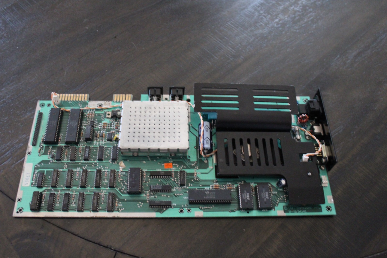 Commodore VIC-20 Motherboard in Very Good, Complete &tested Rev. F