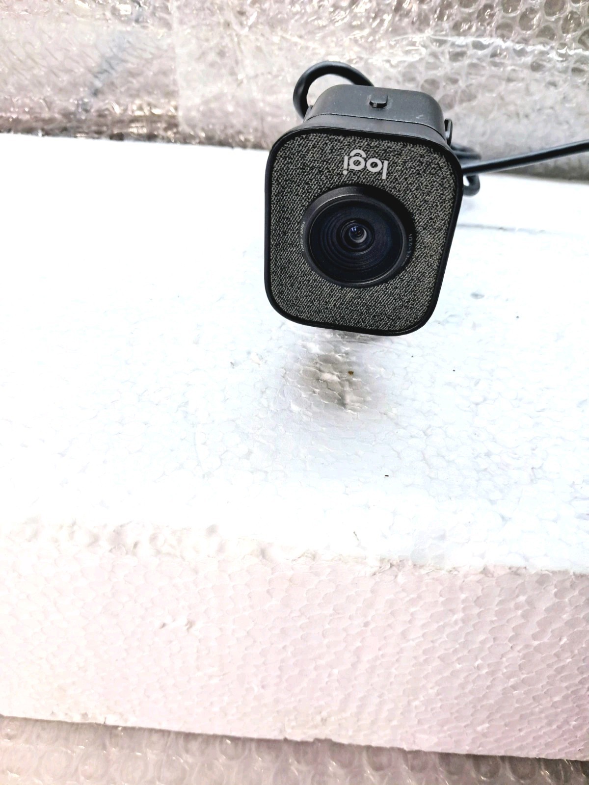 Logitech StreamCam Plus Full HD Web Camera (960-001280) With Mount - Graphite 