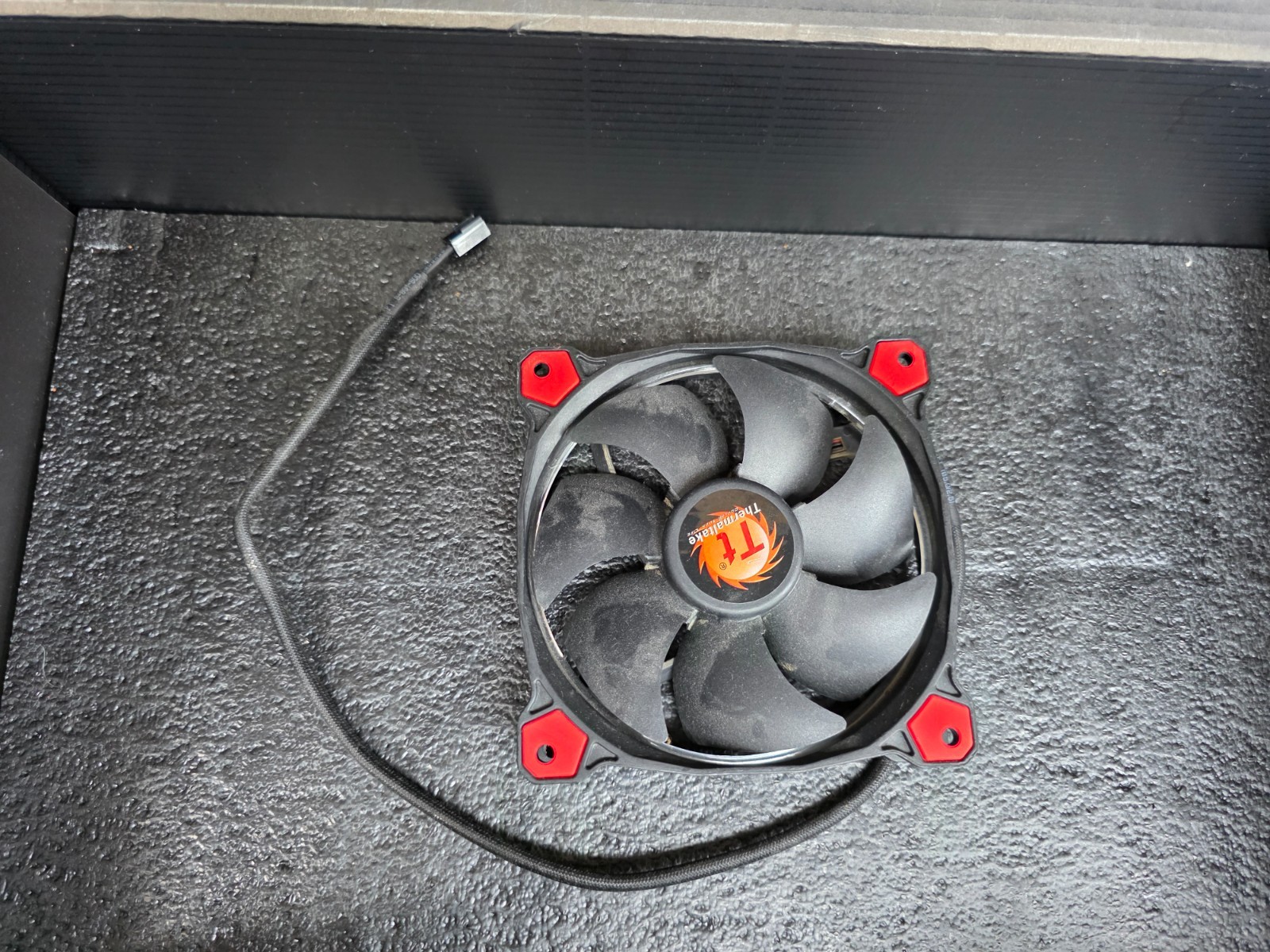 Thermaltake Riing 12 LED Red 120mm Case Fan High Static Pressure TT-1225