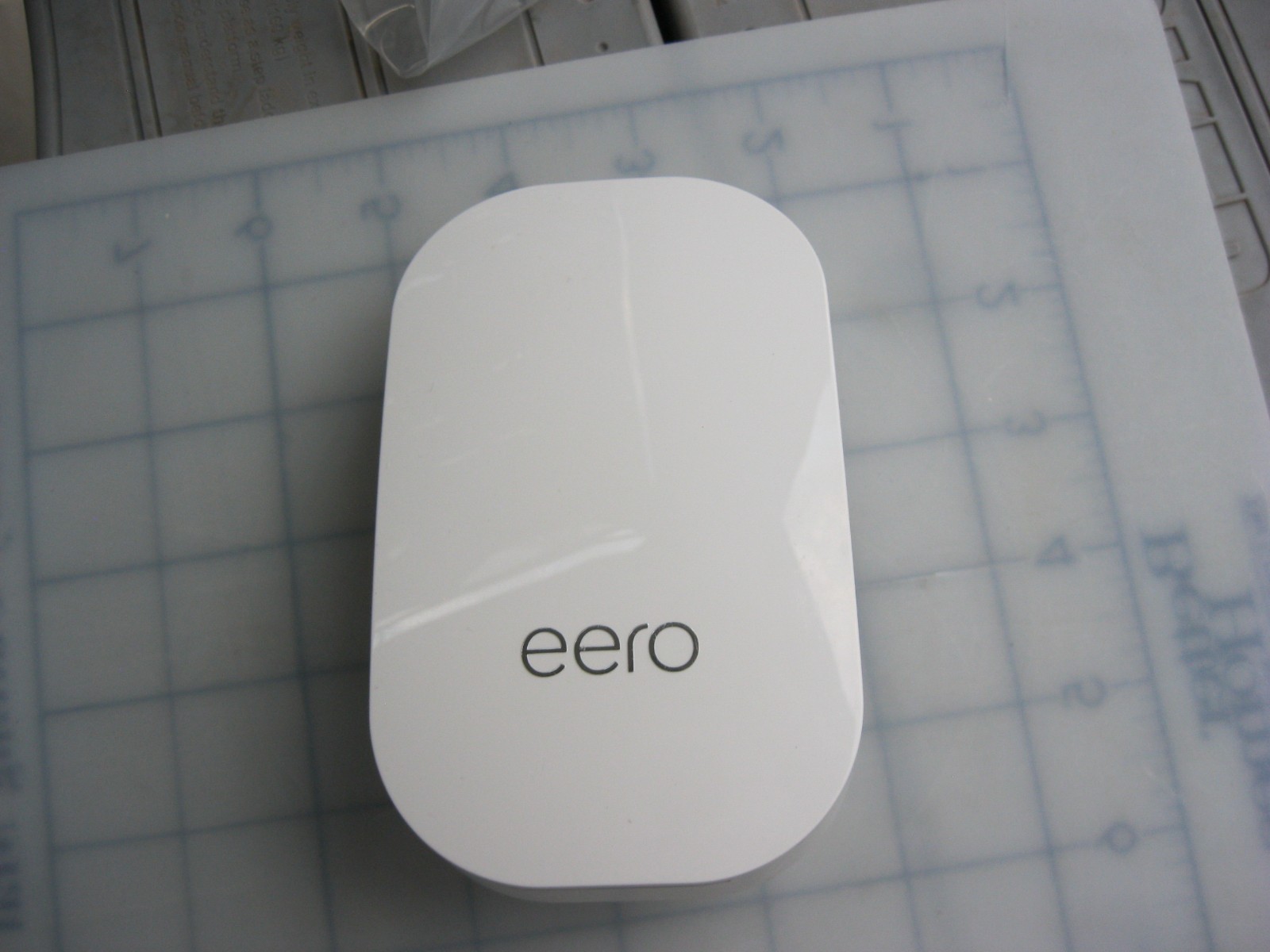 Eero Beacon Mesh WiFi Range Extender D010001 Plug In - 
