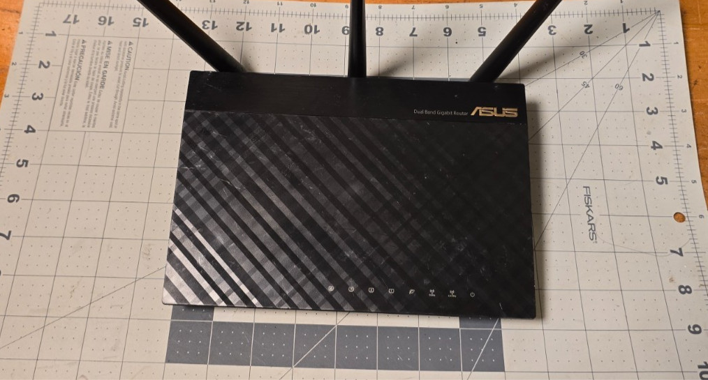 ASUS RT-AC66U B1 Dual-Band AC1750 Gigabit WiFi Router No Cords