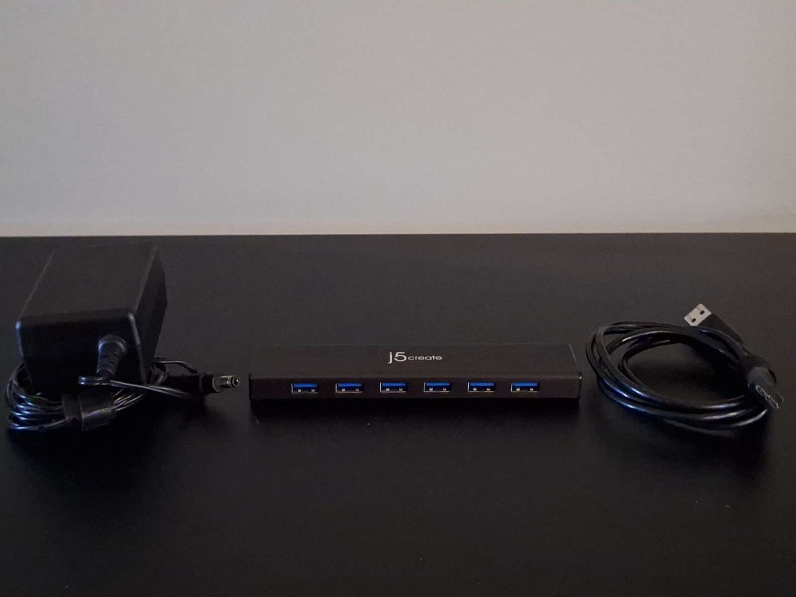 j5create JUH377 7-Port USB 3.0 Hub