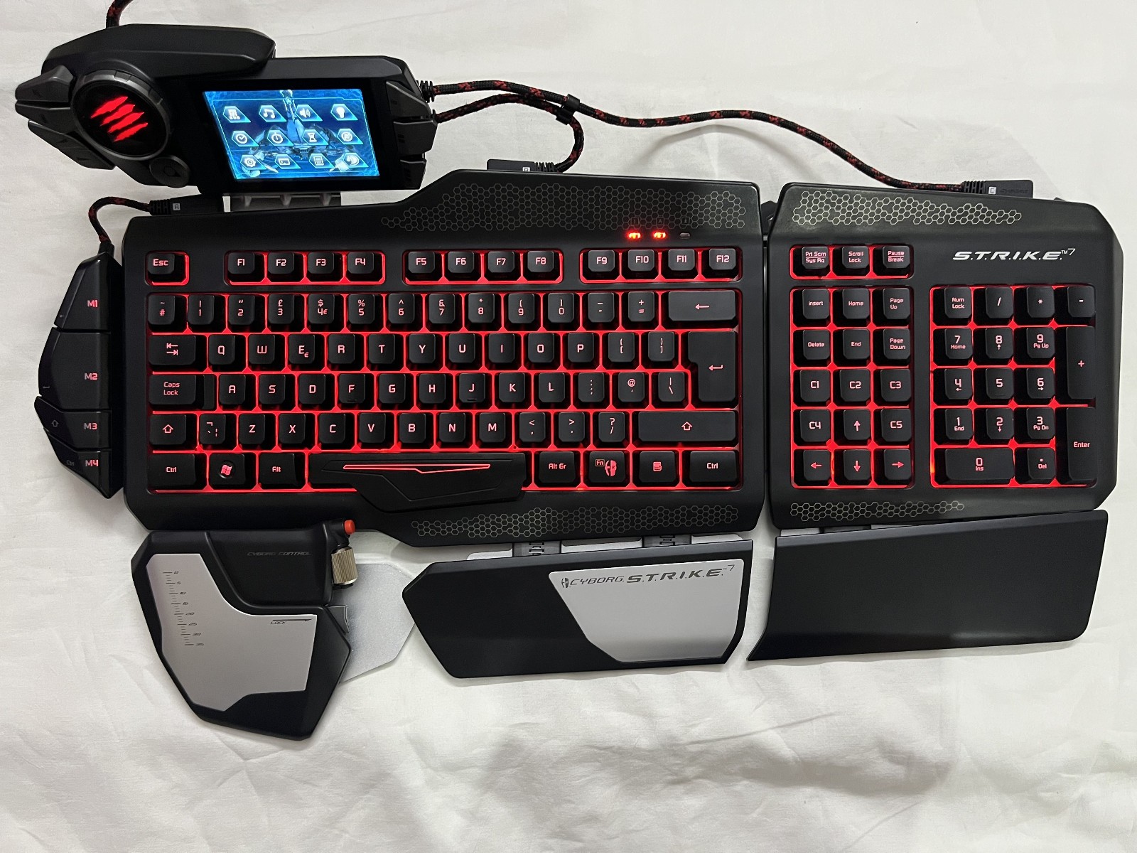 Mad Catz Cyborg S.T.R.I.K.E. 7 Strike 7 VENOM LCD Gaming Keyboard RGB UK Layout