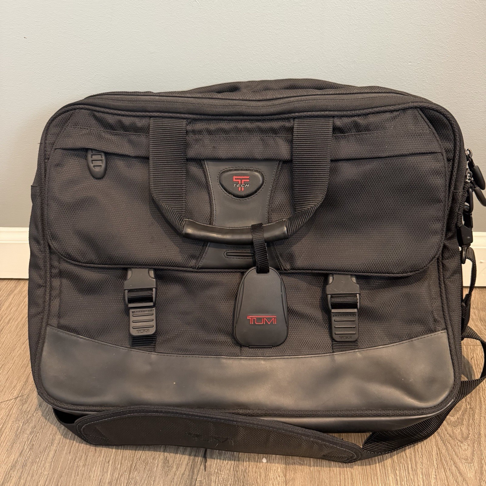Tumi Expandable Shoulder Laptop Bag Briefcase Ballistic Nylon Black 18” 564c