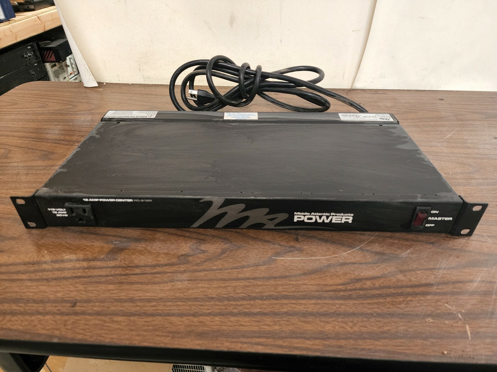 Mid Atlantic Products PD-915R 9-Outlet Rackmount Power Center Surge Protector