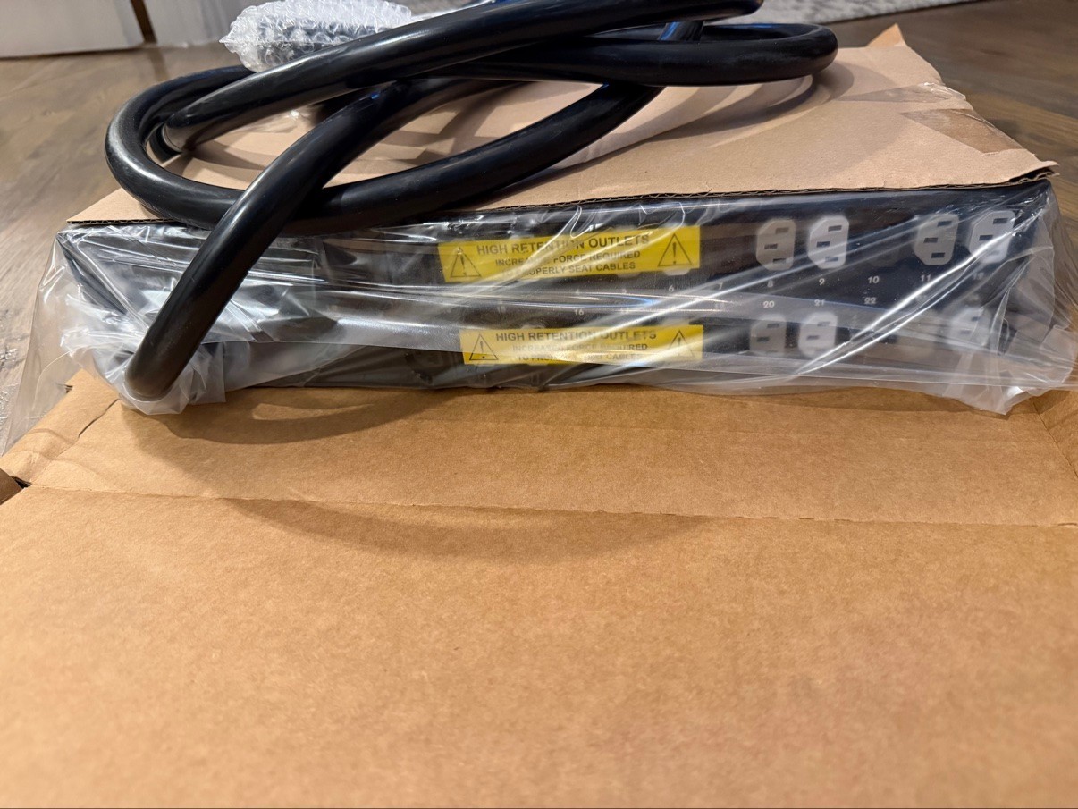 Server Technology C2S24SP-YCLN5D6 PRO2 Switched PDU 24 Outlet 208V 30A L21-30P